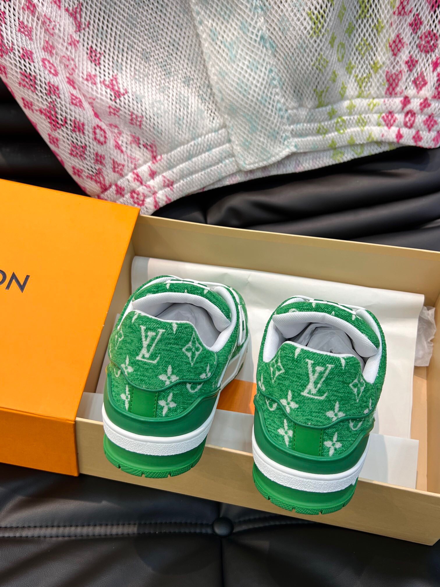 LV高仿綠色Monogram男女款運動球鞋潮流百搭設計｜歐美奢侈品精品推薦