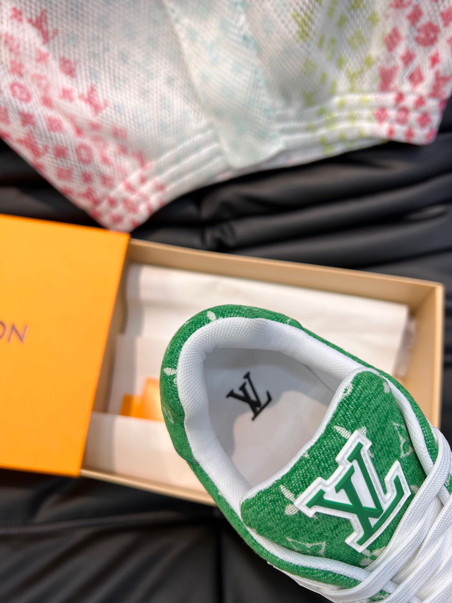 LV高仿綠色Monogram男女款運動球鞋潮流百搭設計｜歐美奢侈品精品推薦