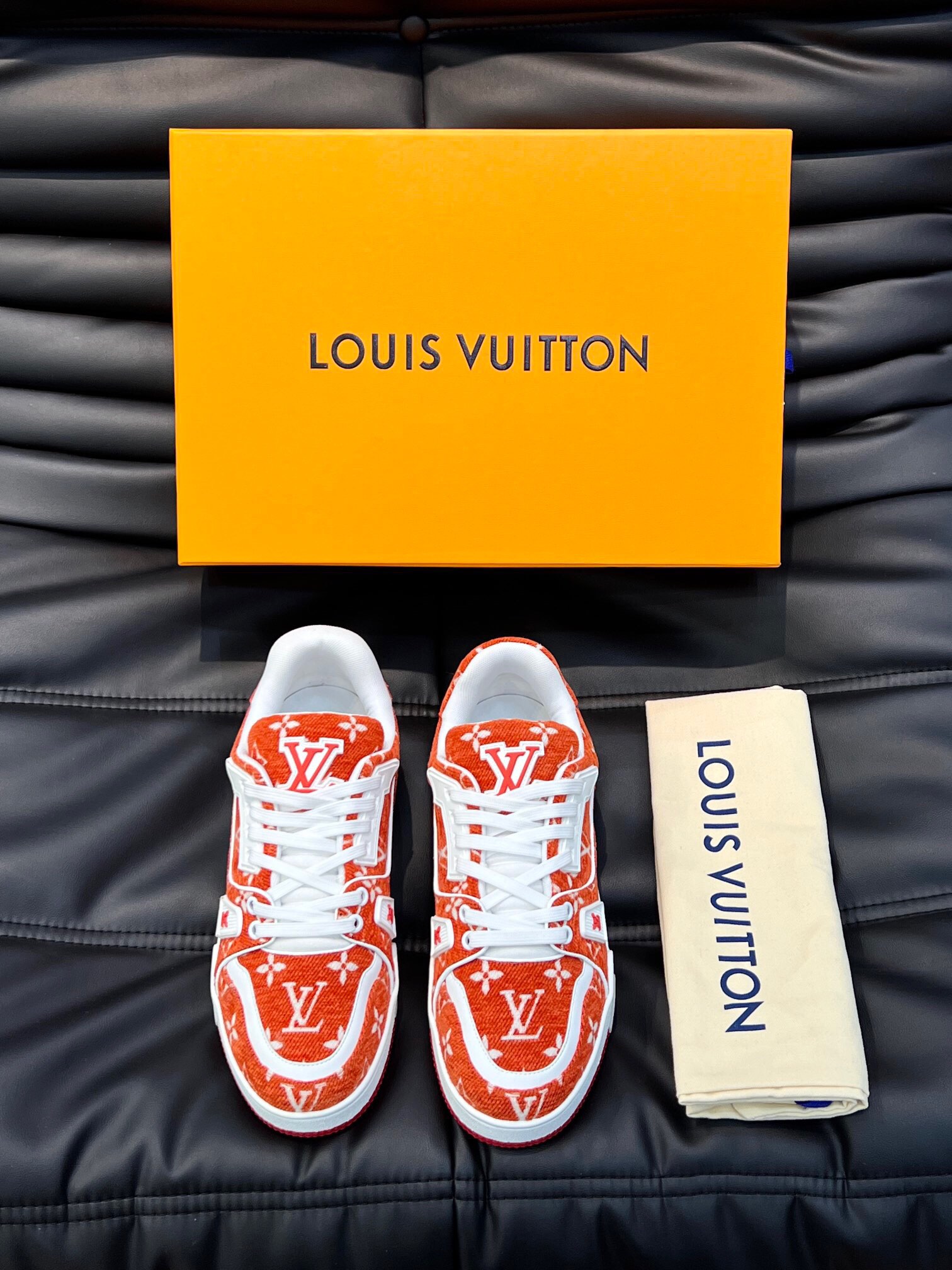 LV一比一橘色Monogram男女款運動球鞋潮流搶眼設計｜歐美奢侈品精品推薦