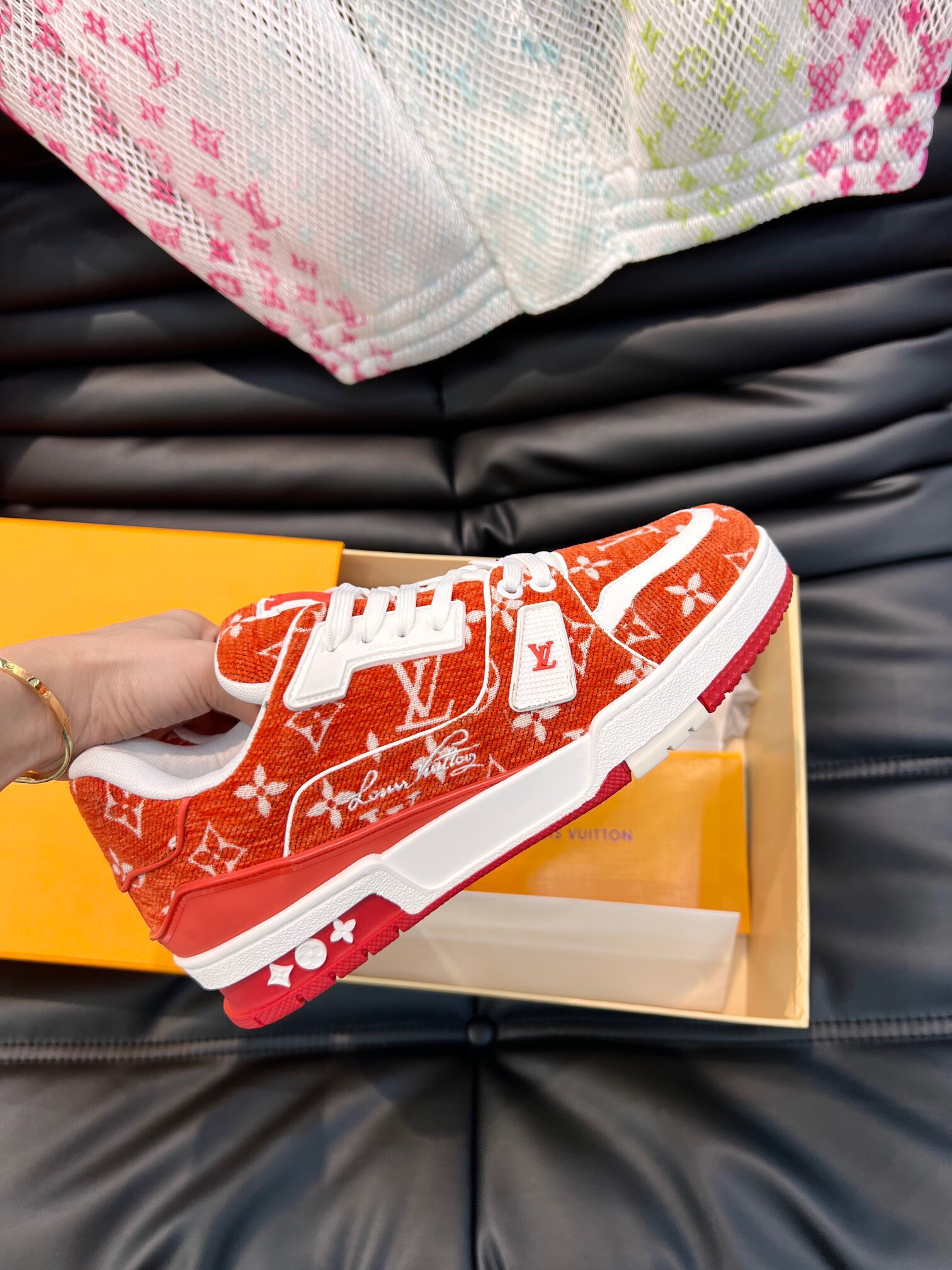 LV一比一橘色Monogram男女款運動球鞋潮流搶眼設計｜歐美奢侈品精品推薦