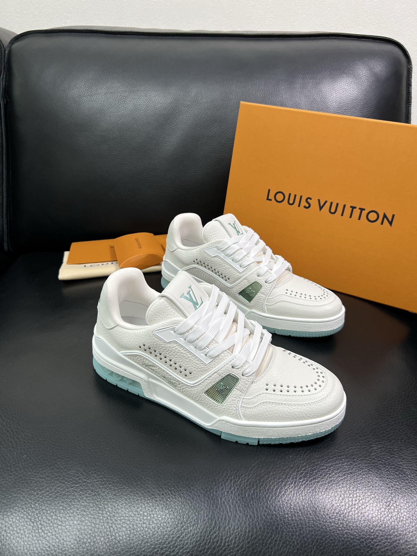 LV 高仿男士運動鞋百搭白色潮流設計款|超A仿原單精品圖片 6 LV 高仿男士運動鞋百搭白色潮流設計款|歐美奢侈品精品推薦