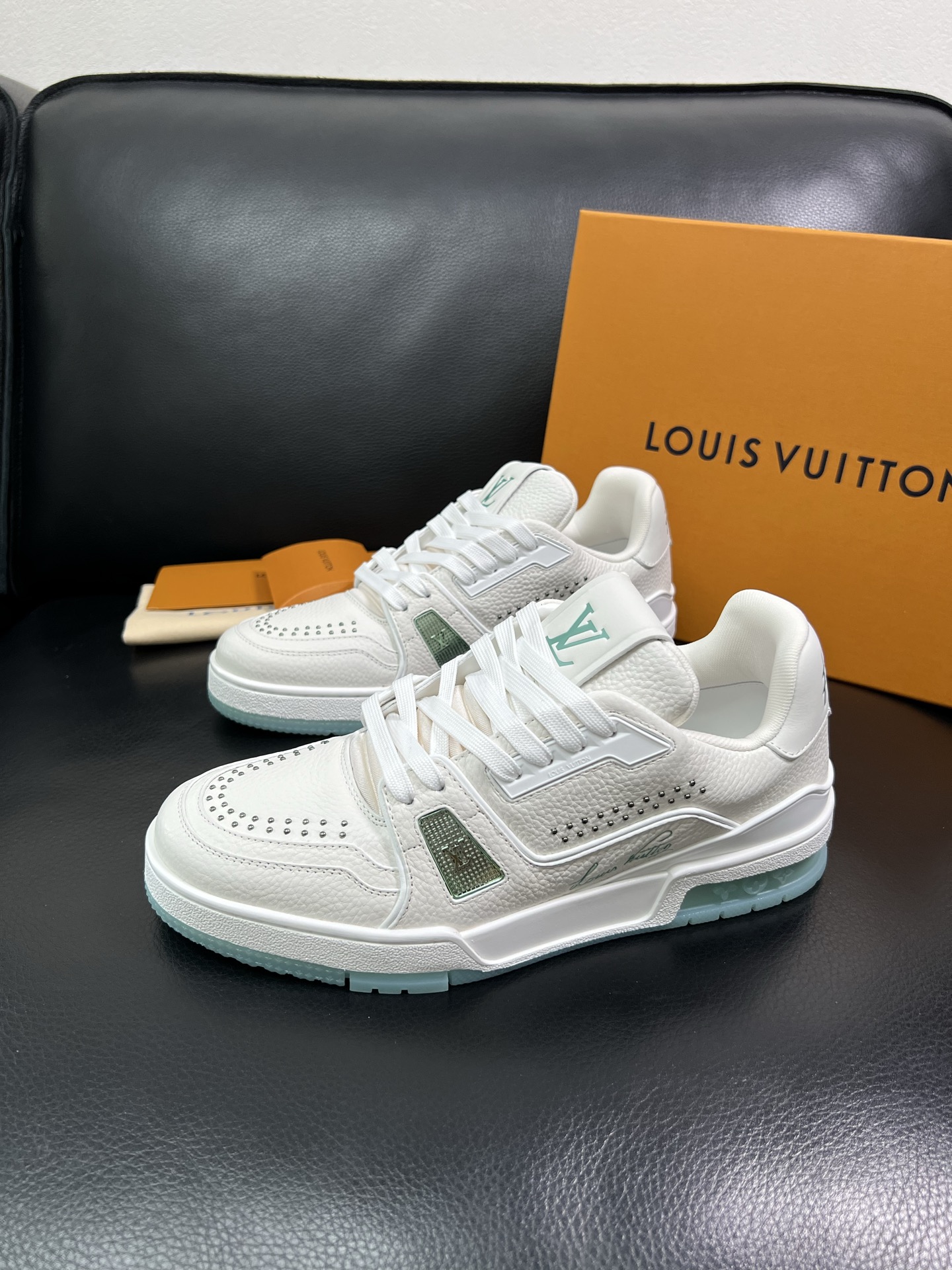 LV 高仿男士運動鞋百搭白色潮流設計款|超A仿原單精品圖片 14 LV 高仿男士運動鞋百搭白色潮流設計款|歐美奢侈品精品推薦