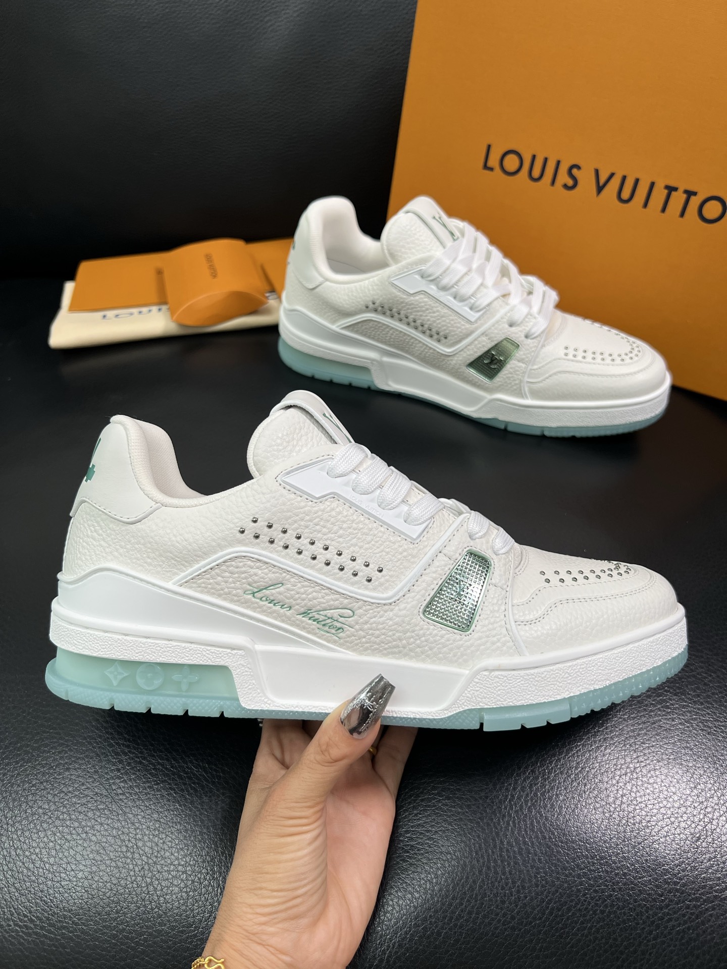 LV 高仿男士運動鞋百搭白色潮流設計款|超A仿原單精品圖片 12 LV 高仿男士運動鞋百搭白色潮流設計款|歐美奢侈品精品推薦