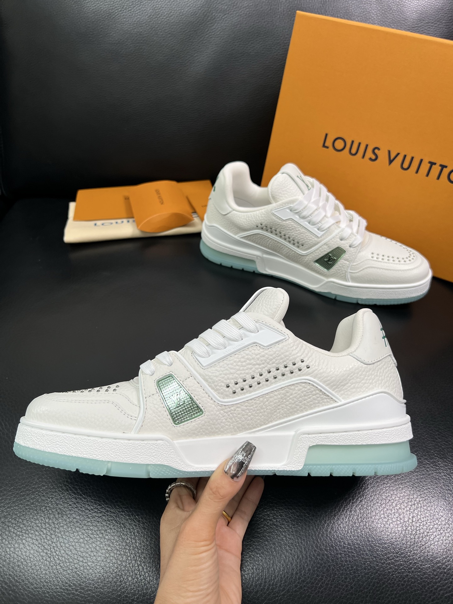 LV 高仿男士運動鞋百搭白色潮流設計款|超A仿原單精品圖片 11 LV 高仿男士運動鞋百搭白色潮流設計款|歐美奢侈品精品推薦