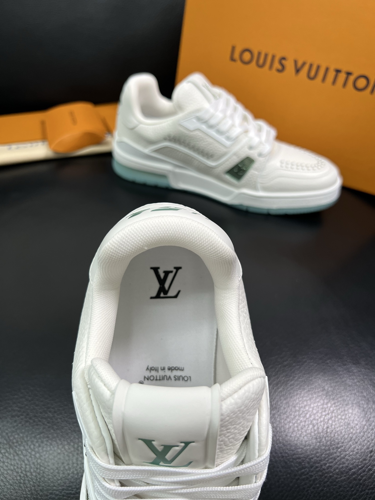 LV 高仿男士運動鞋百搭白色潮流設計款|超A仿原單精品圖片 9 LV 高仿男士運動鞋百搭白色潮流設計款|歐美奢侈品精品推薦