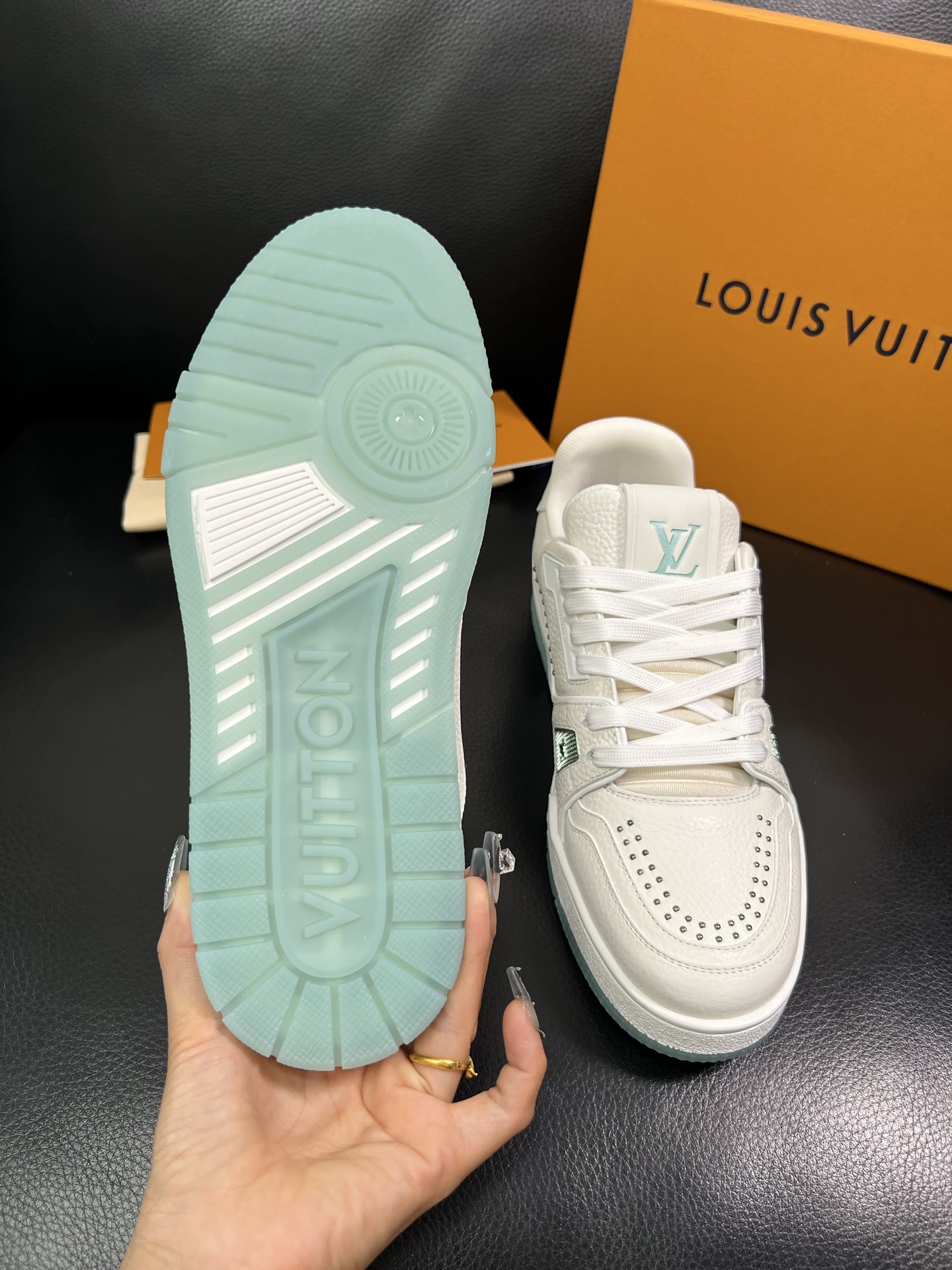 LV 高仿男士運動鞋百搭白色潮流設計款|超A仿原單精品圖片 7 LV 高仿男士運動鞋百搭白色潮流設計款|歐美奢侈品精品推薦