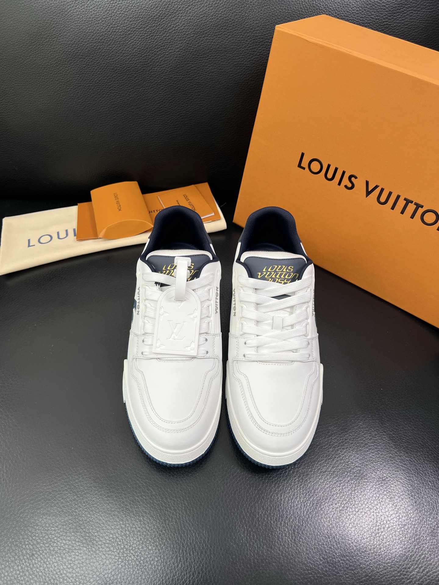 LV 高仿男士運動鞋藍白配色時尚百搭款｜歐美奢侈品精品推薦