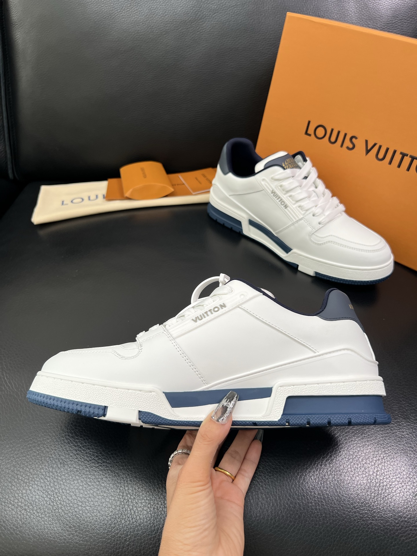 LV 高仿男士運動鞋藍白配色時尚百搭款｜歐美奢侈品精品推薦