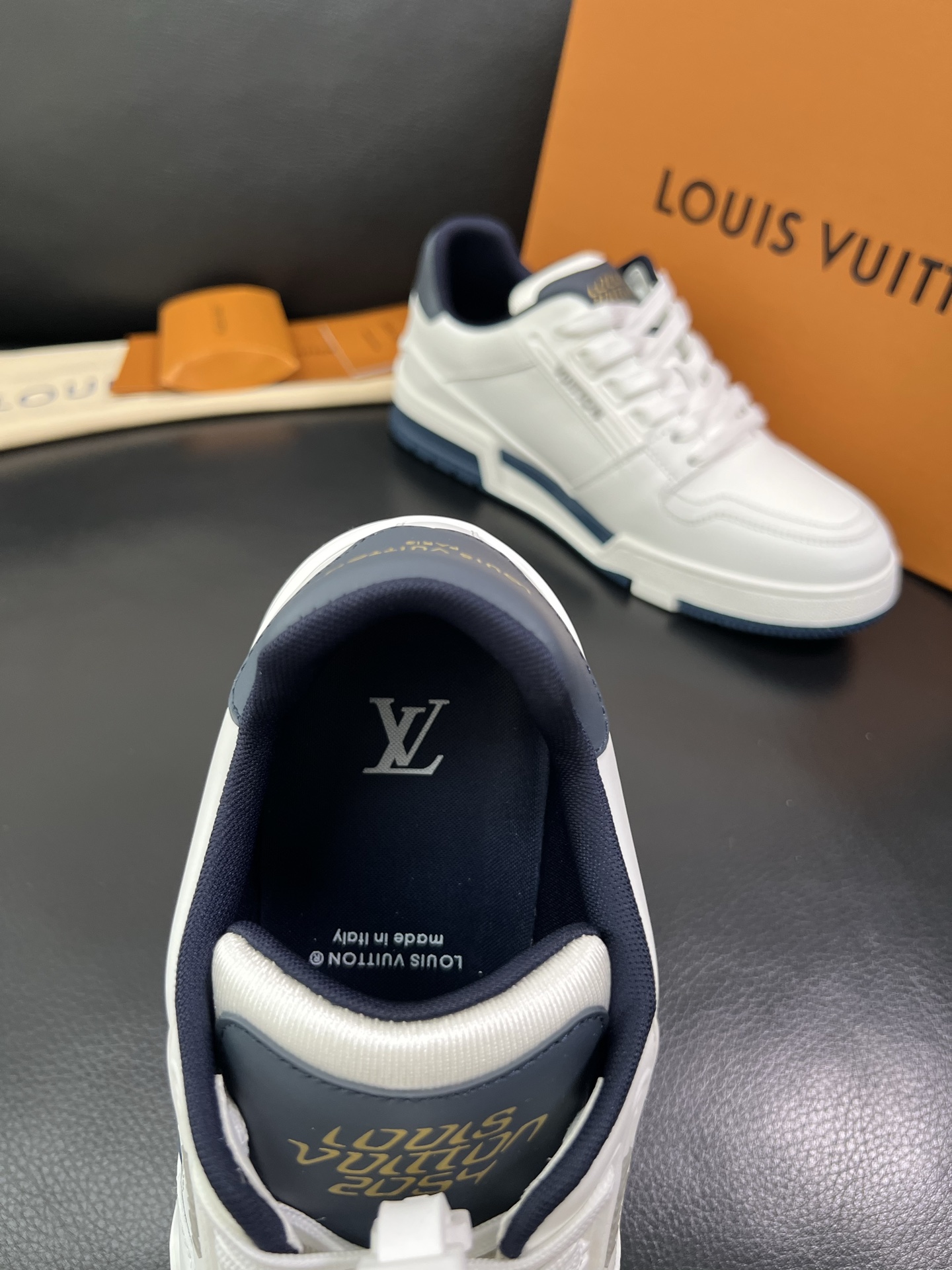 LV 高仿男士運動鞋藍白配色時尚百搭款｜歐美奢侈品精品推薦