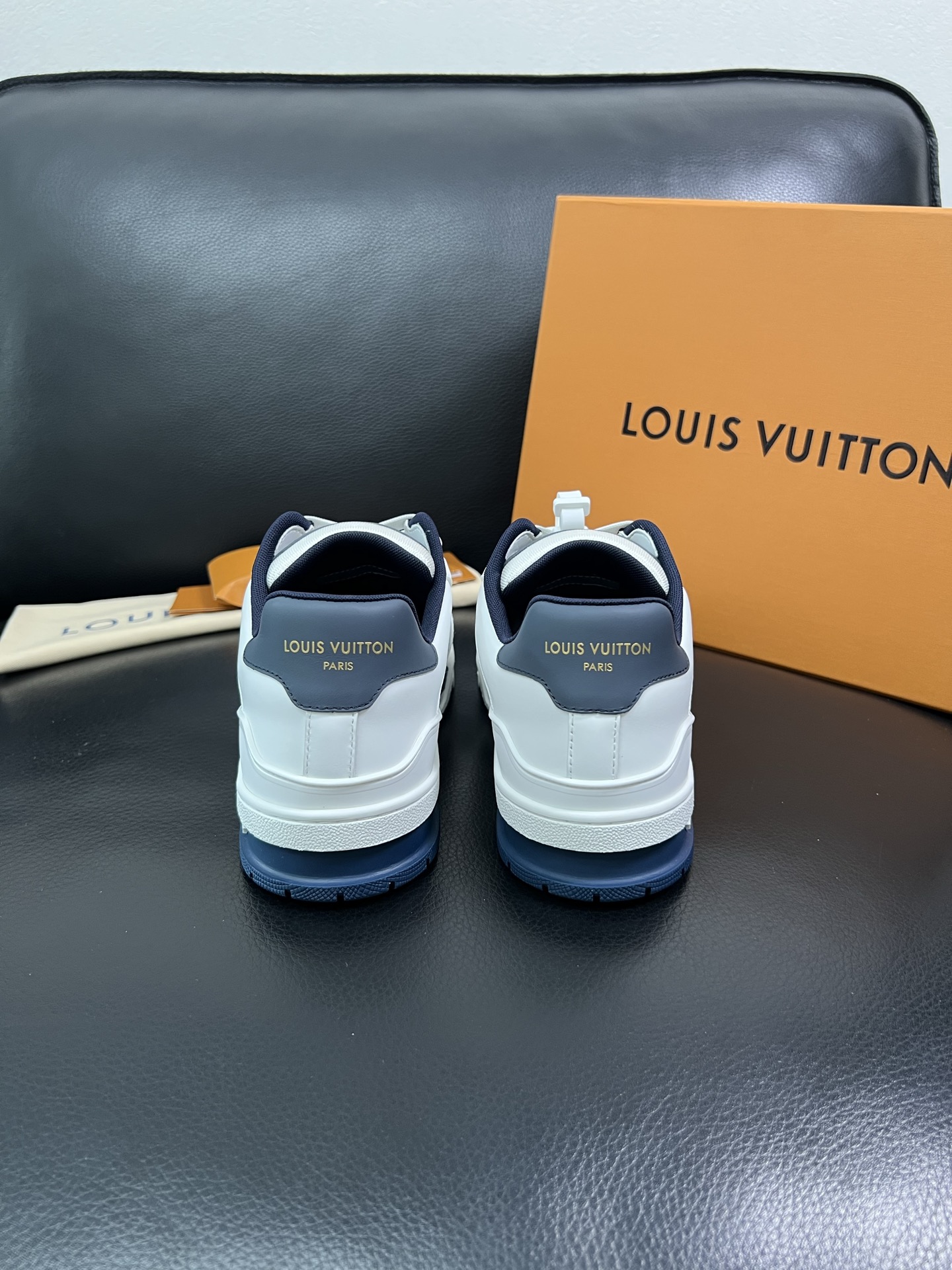 LV 高仿男士運動鞋藍白配色時尚百搭款｜歐美奢侈品精品推薦