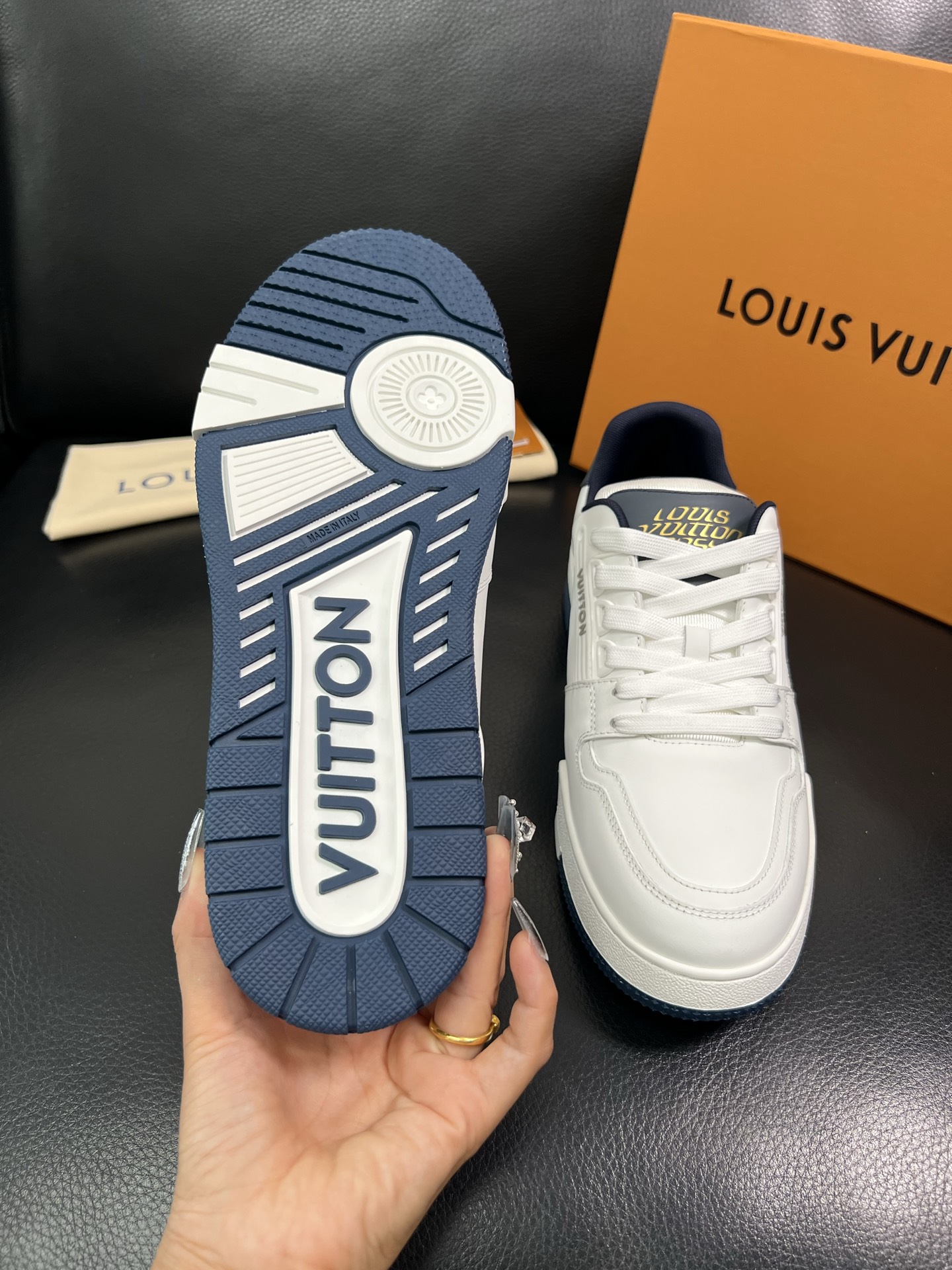 LV 高仿男士運動鞋藍白配色時尚百搭款｜歐美奢侈品精品推薦