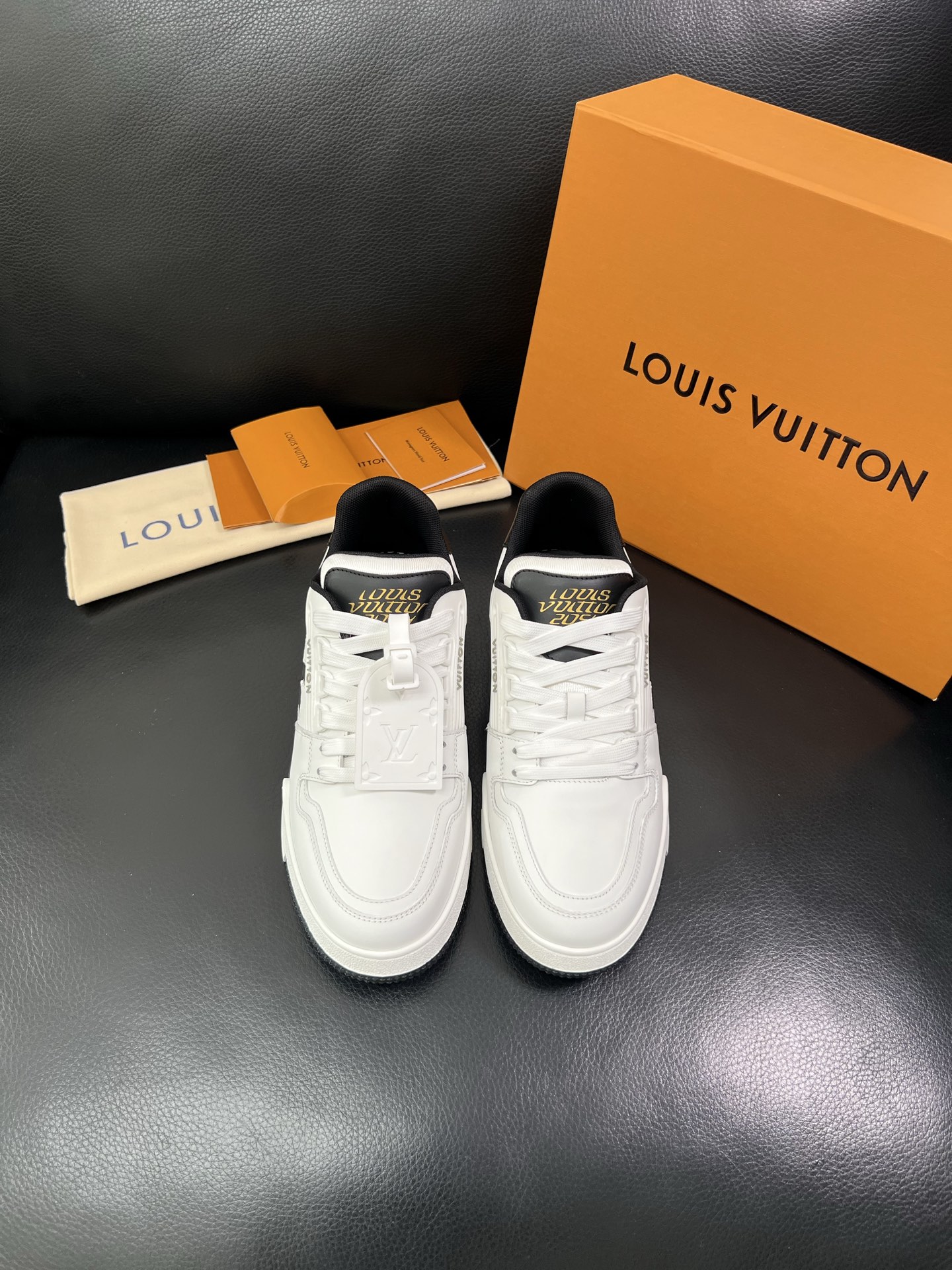 LV 一比一男士運動鞋黑白撞色百搭經典款|超A仿原單精品圖片 13 LV 一比一男士運動鞋黑白撞色百搭經典款|歐美奢侈品精品推薦