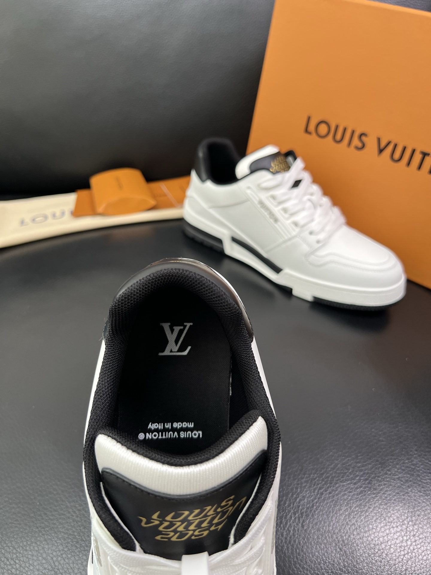 LV 一比一男士運動鞋黑白撞色百搭經典款|超A仿原單精品圖片 9 LV 一比一男士運動鞋黑白撞色百搭經典款|歐美奢侈品精品推薦