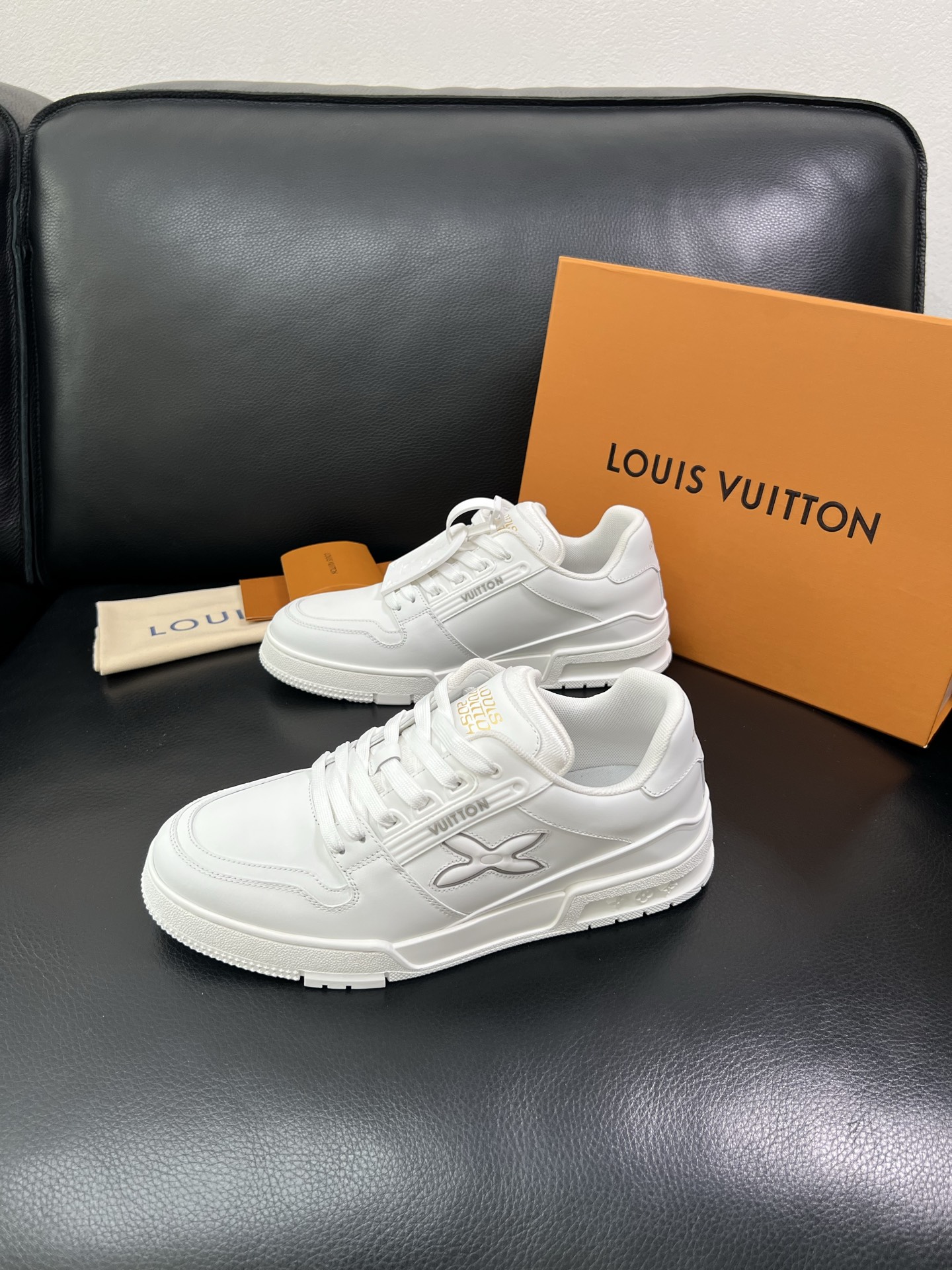 LV 高仿男士運動鞋純白簡約百搭潮流款｜歐美奢侈品精品推薦