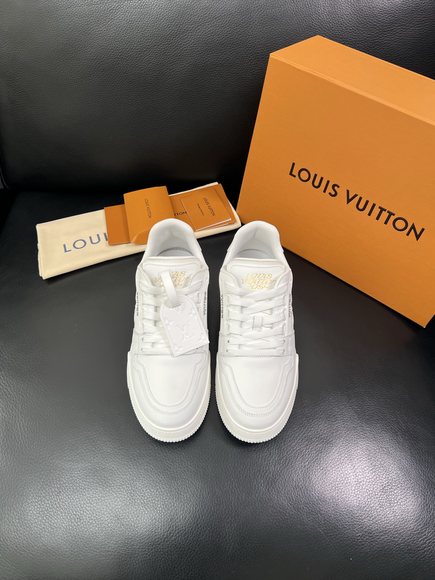 LV 高仿男士運動鞋純白簡約百搭潮流款｜歐美奢侈品精品推薦