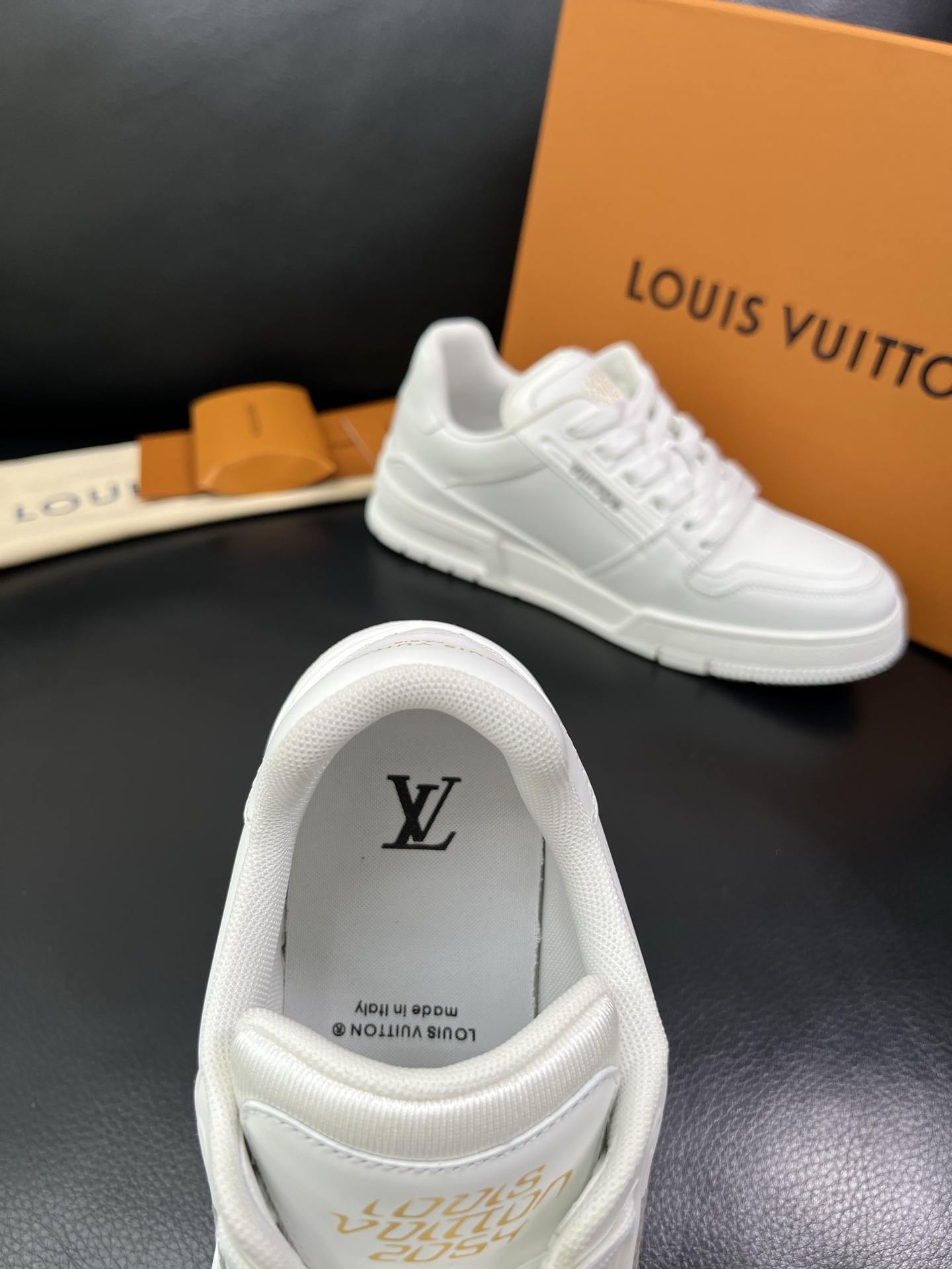 LV 高仿男士運動鞋純白簡約百搭潮流款｜歐美奢侈品精品推薦