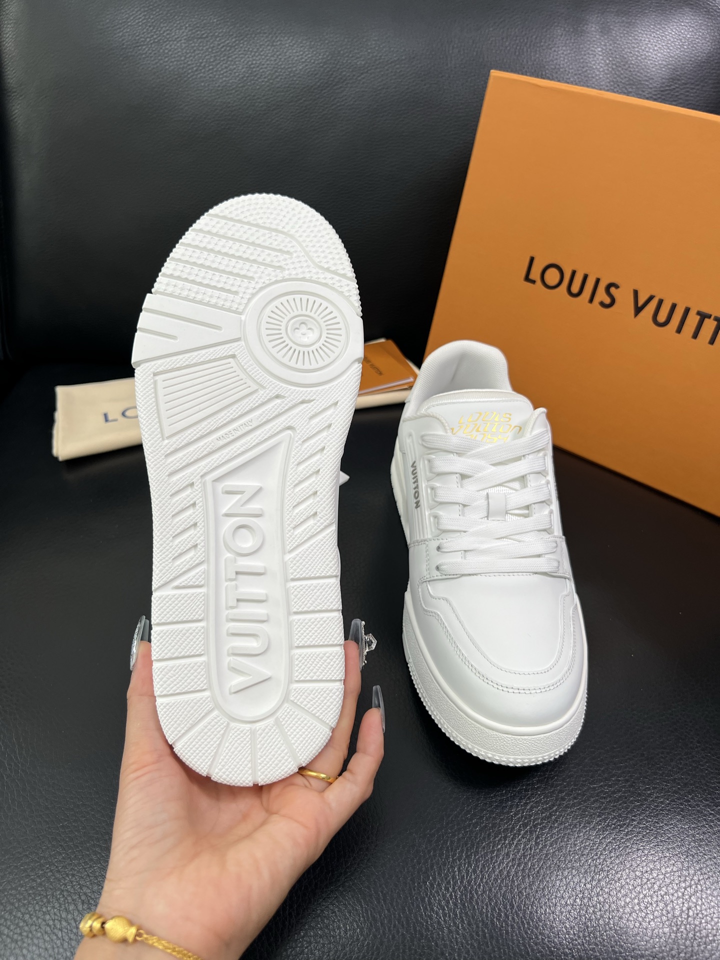 LV 高仿男士運動鞋純白簡約百搭潮流款｜歐美奢侈品精品推薦