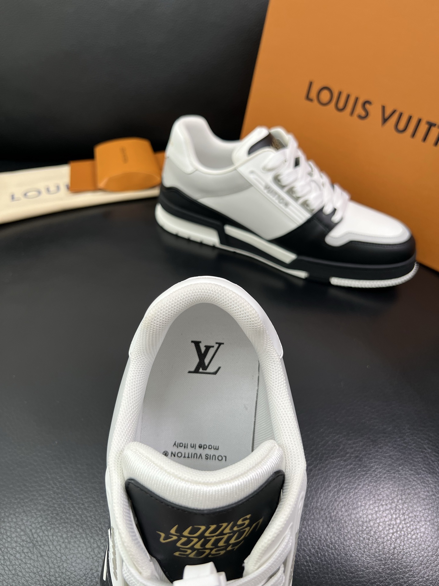 LV 原單男士運動鞋黑白撞色經典潮流百搭款|超A仿原單精品圖片 9 LV 原單男士運動鞋黑白撞色經典潮流百搭款|歐美奢侈品精品推薦