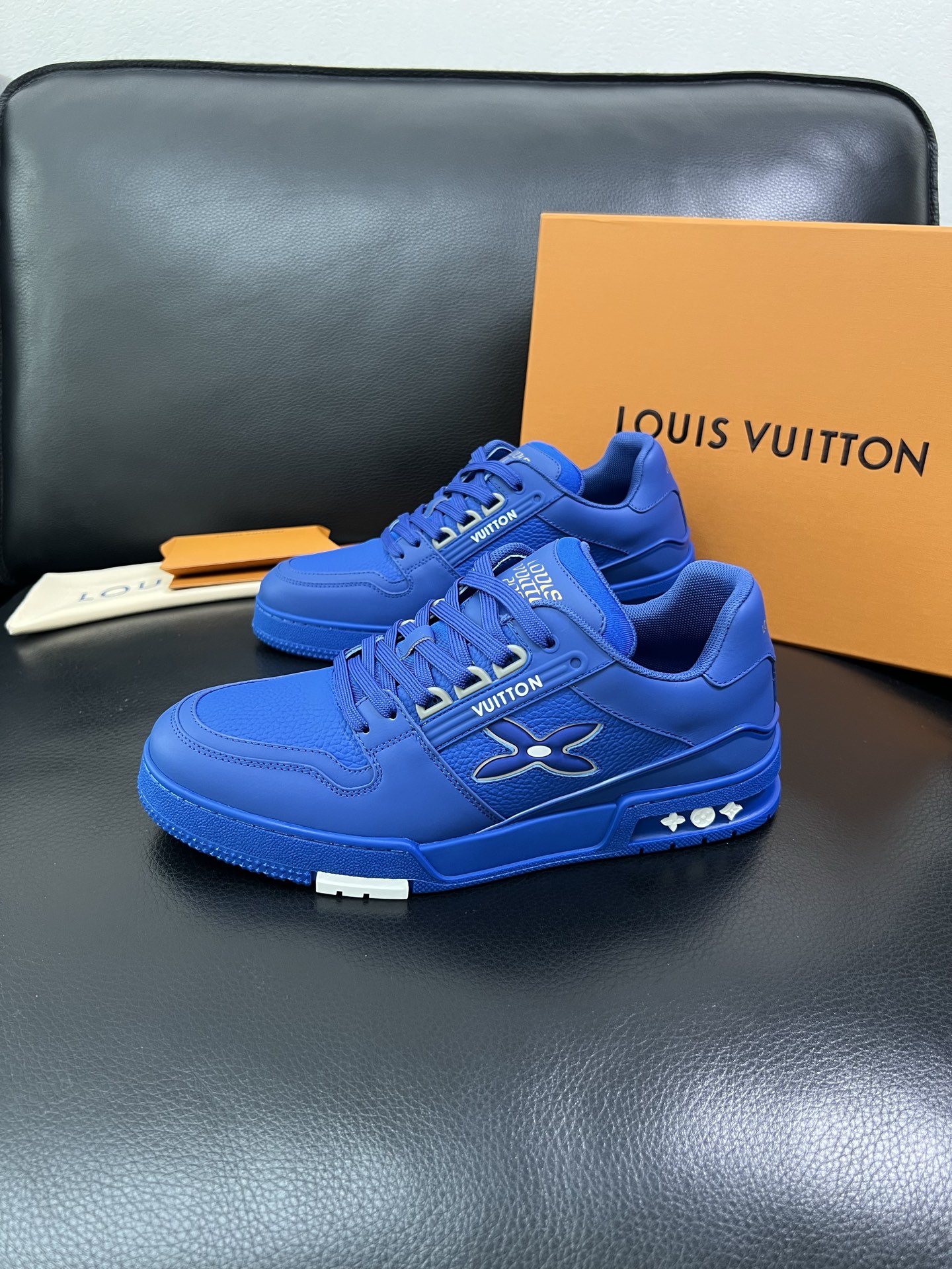 LV 高仿男士運動鞋亮藍潮流設計百搭款｜歐美奢侈品精品推薦