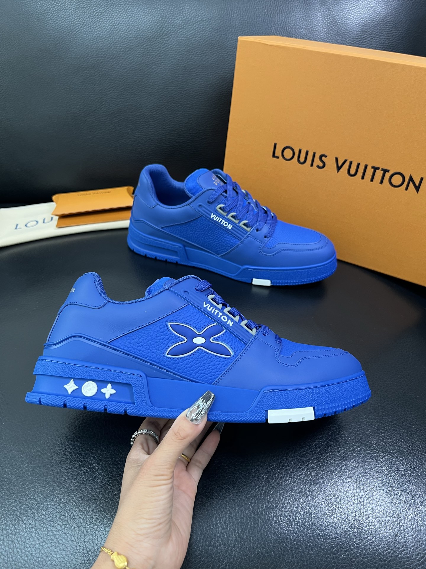 LV 高仿男士運動鞋亮藍潮流設計百搭款｜歐美奢侈品精品推薦