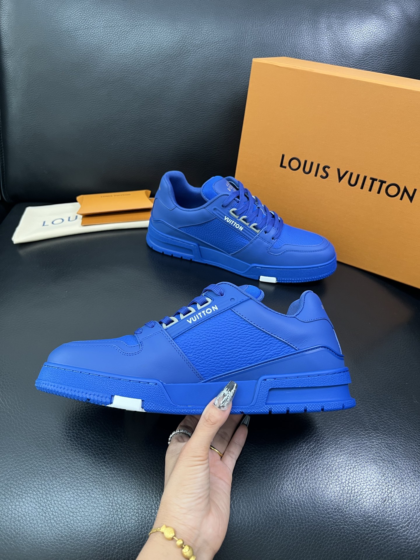 LV 高仿男士運動鞋亮藍潮流設計百搭款｜歐美奢侈品精品推薦