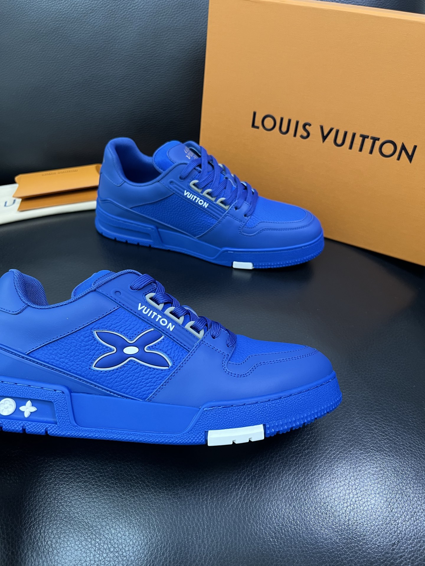 LV 高仿男士運動鞋亮藍潮流設計百搭款｜歐美奢侈品精品推薦