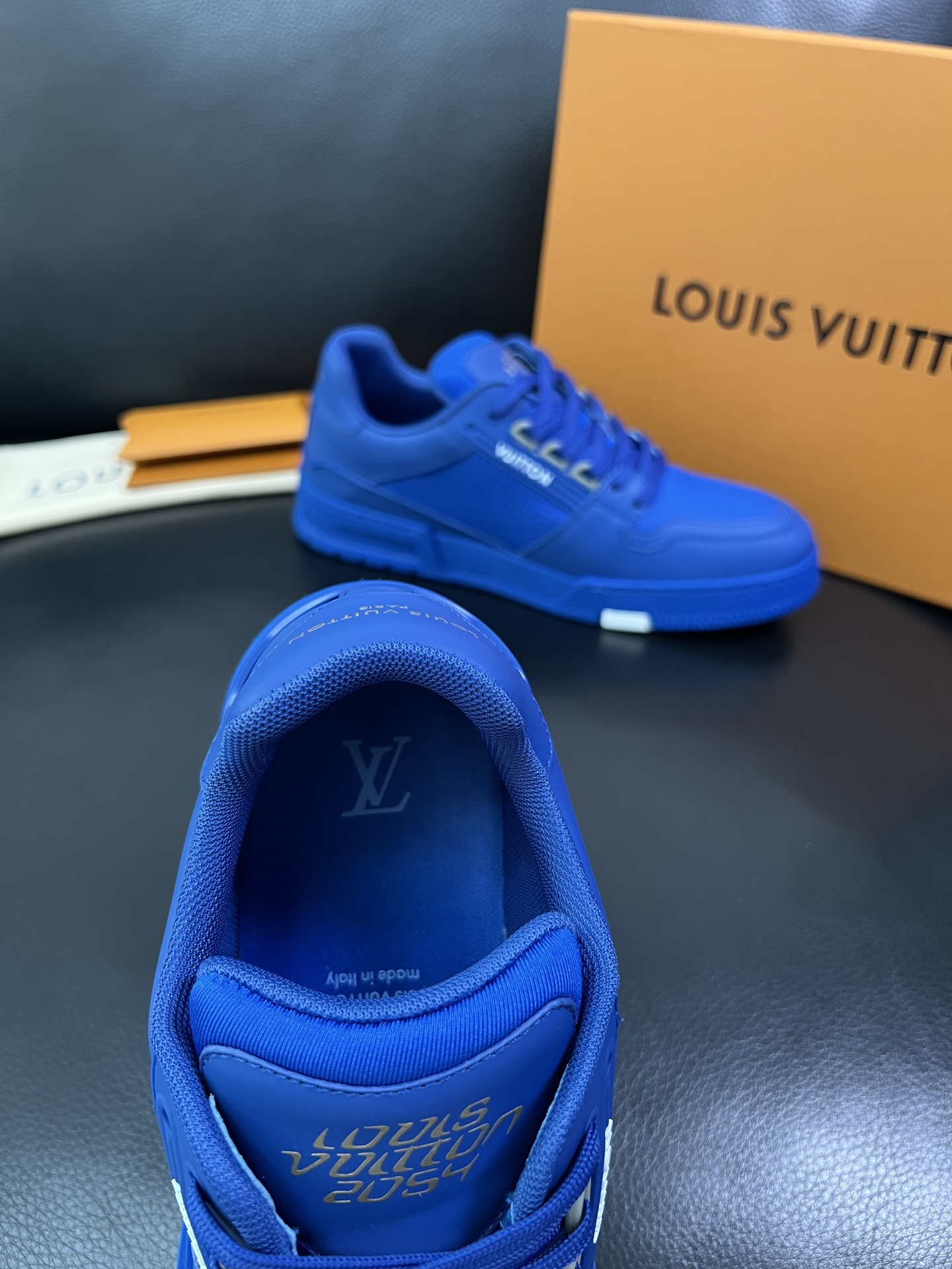 LV 高仿男士運動鞋亮藍潮流設計百搭款｜歐美奢侈品精品推薦