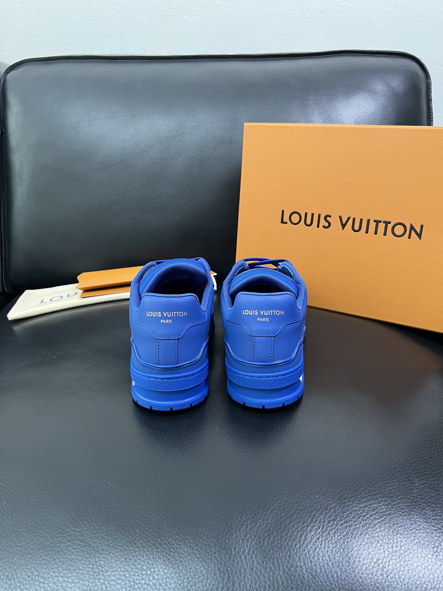 LV 高仿男士運動鞋亮藍潮流設計百搭款｜歐美奢侈品精品推薦