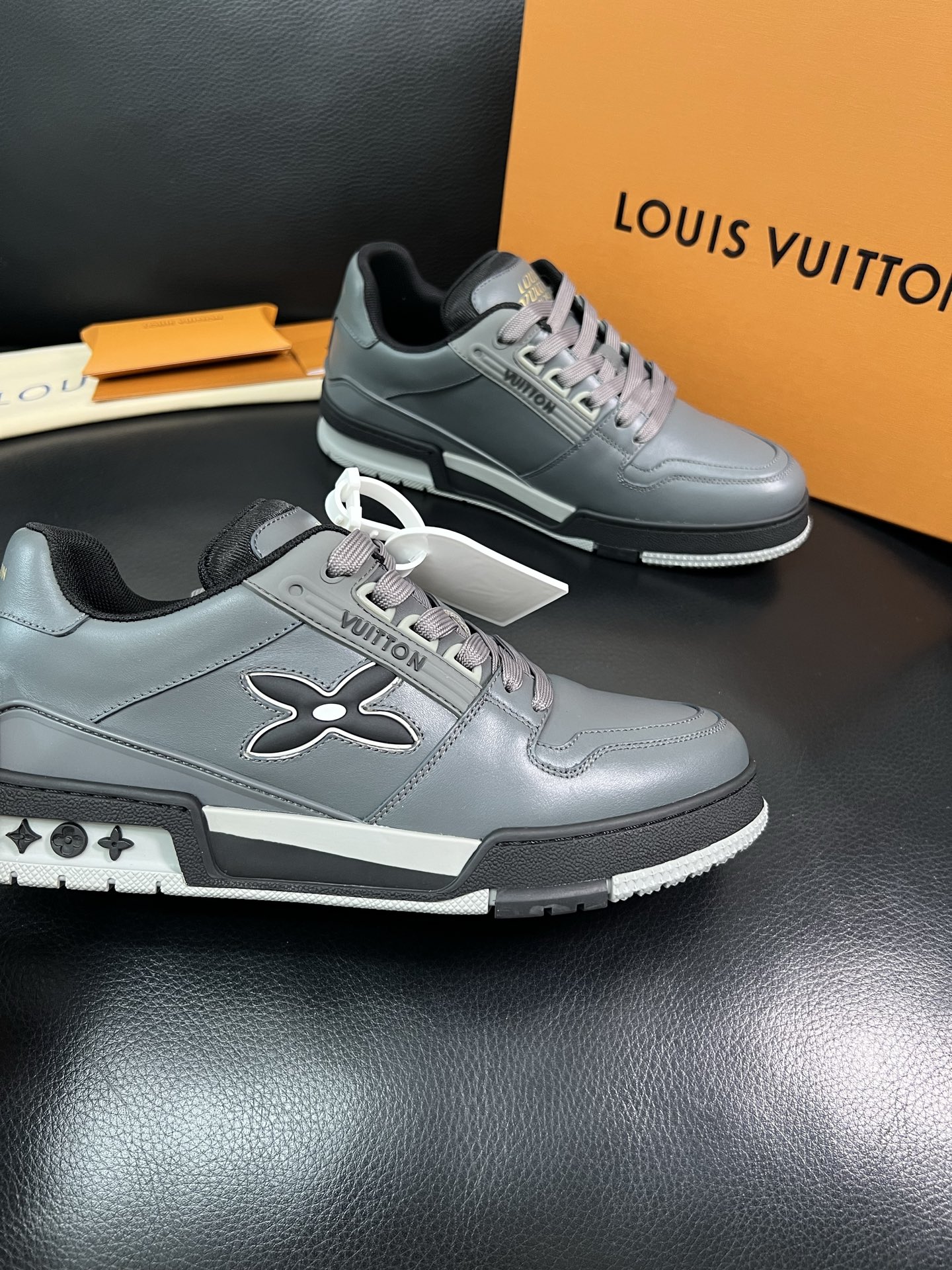 LV A貨男士運動鞋灰色低調百搭潮流款|超A仿原單精品圖片 10 LV A貨男士運動鞋灰色低調百搭潮流款|歐美奢侈品精品推薦