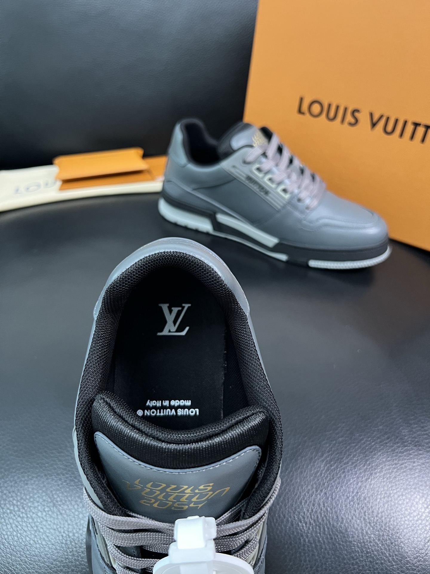 LV A貨男士運動鞋灰色低調百搭潮流款|超A仿原單精品圖片 9 LV A貨男士運動鞋灰色低調百搭潮流款|歐美奢侈品精品推薦