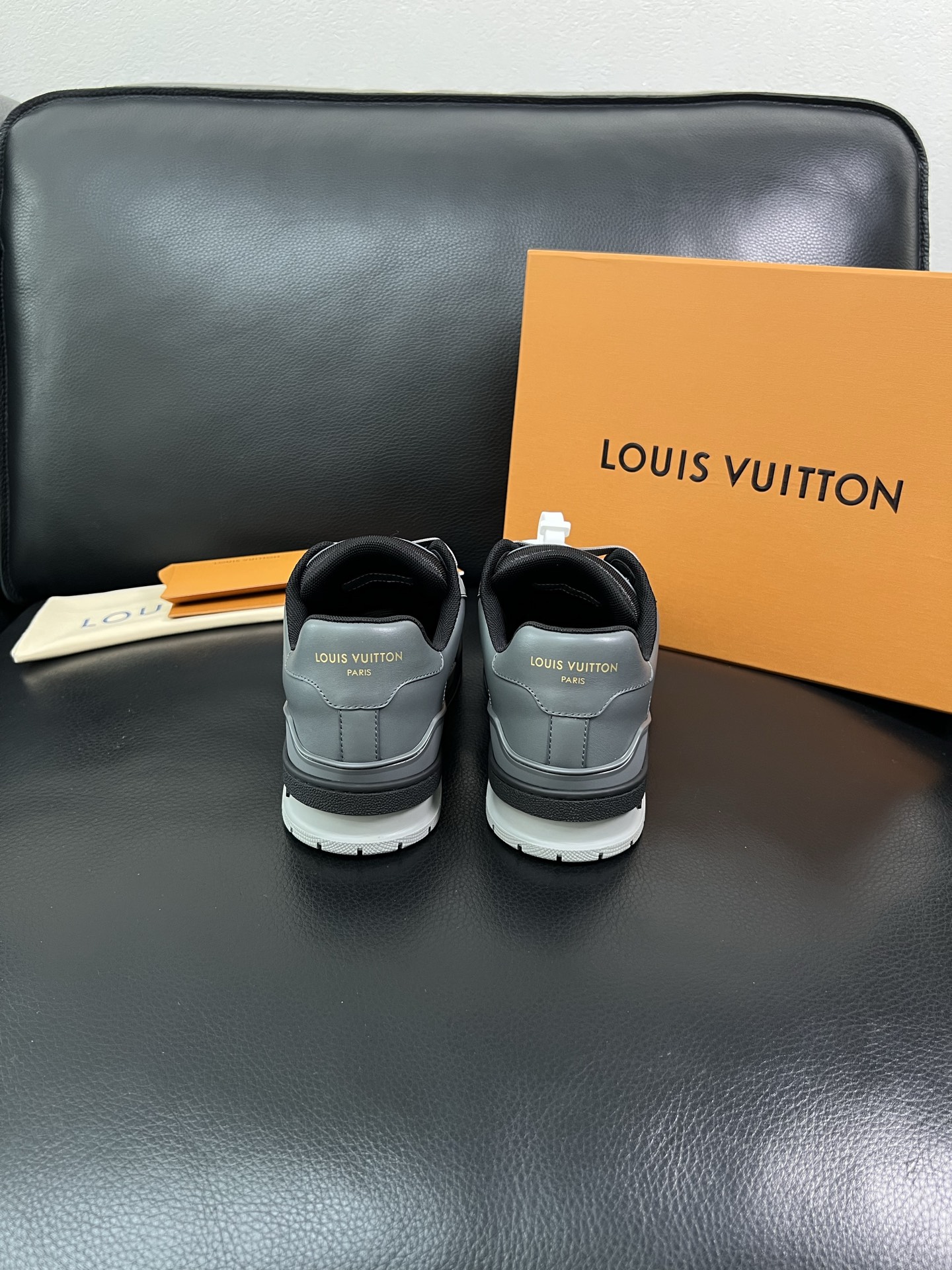 LV A貨男士運動鞋灰色低調百搭潮流款|超A仿原單精品圖片 8 LV A貨男士運動鞋灰色低調百搭潮流款|歐美奢侈品精品推薦