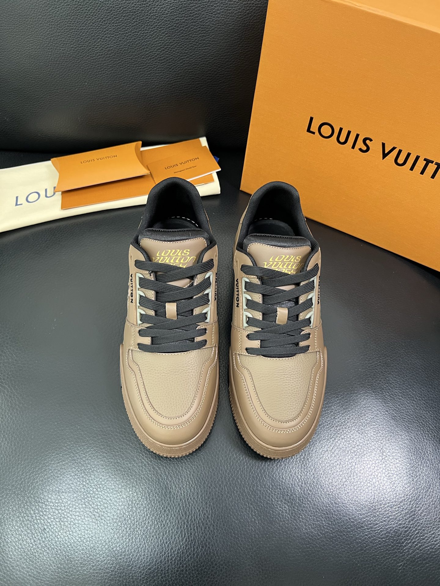 LV 高仿男士運動鞋卡其棕色百搭休閒潮流款｜歐美奢侈品精品推薦