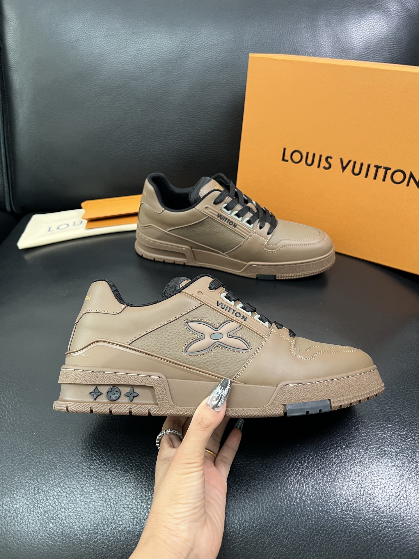 LV 高仿男士運動鞋卡其棕色百搭休閒潮流款｜歐美奢侈品精品推薦