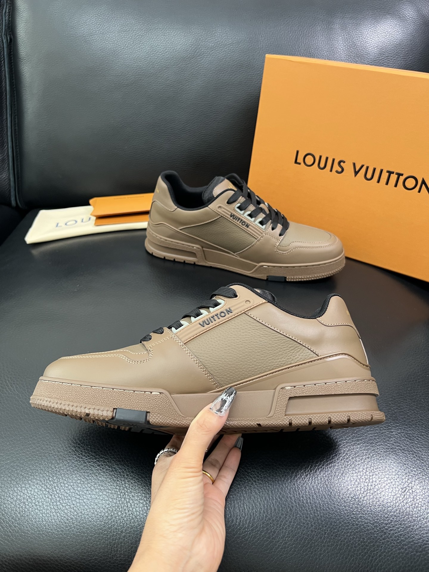 LV 高仿男士運動鞋卡其棕色百搭休閒潮流款｜歐美奢侈品精品推薦