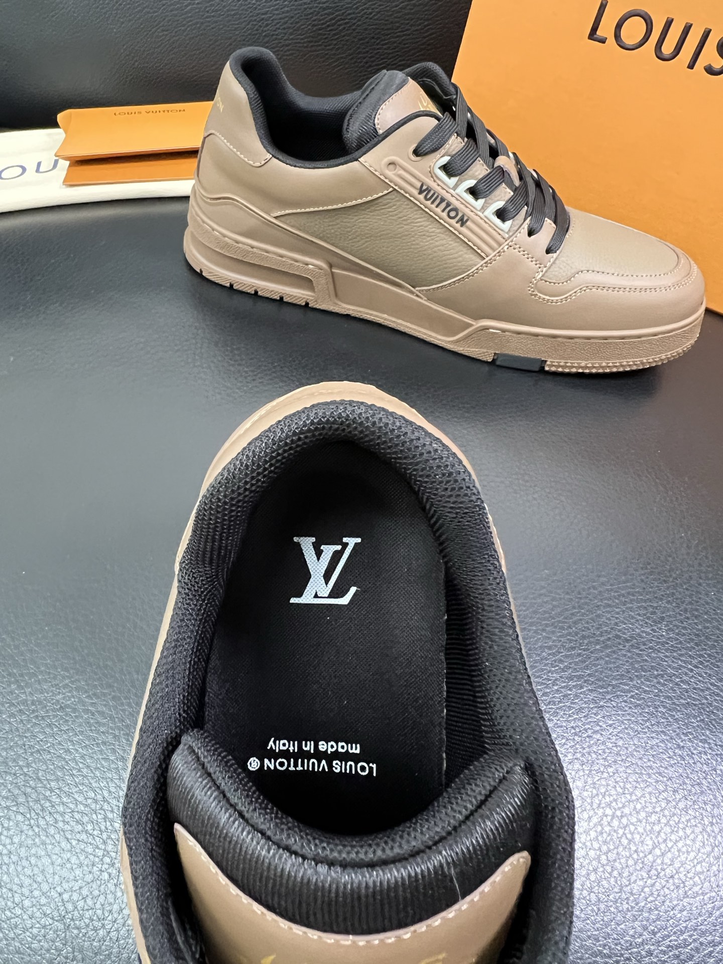 LV 高仿男士運動鞋卡其棕色百搭休閒潮流款｜歐美奢侈品精品推薦