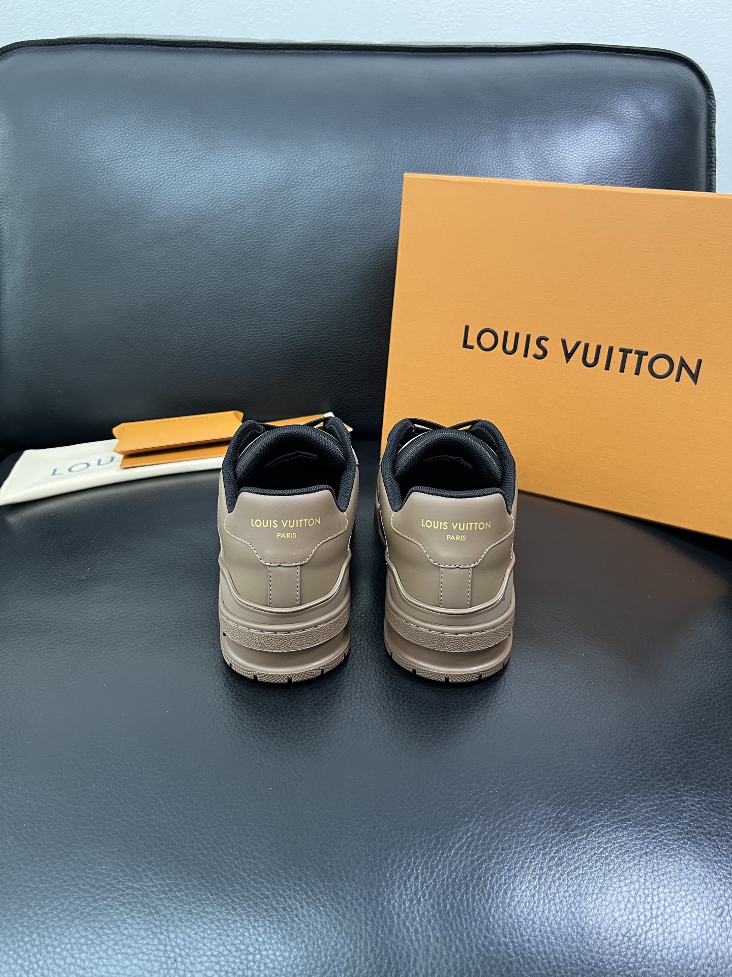 LV 高仿男士運動鞋卡其棕色百搭休閒潮流款｜歐美奢侈品精品推薦