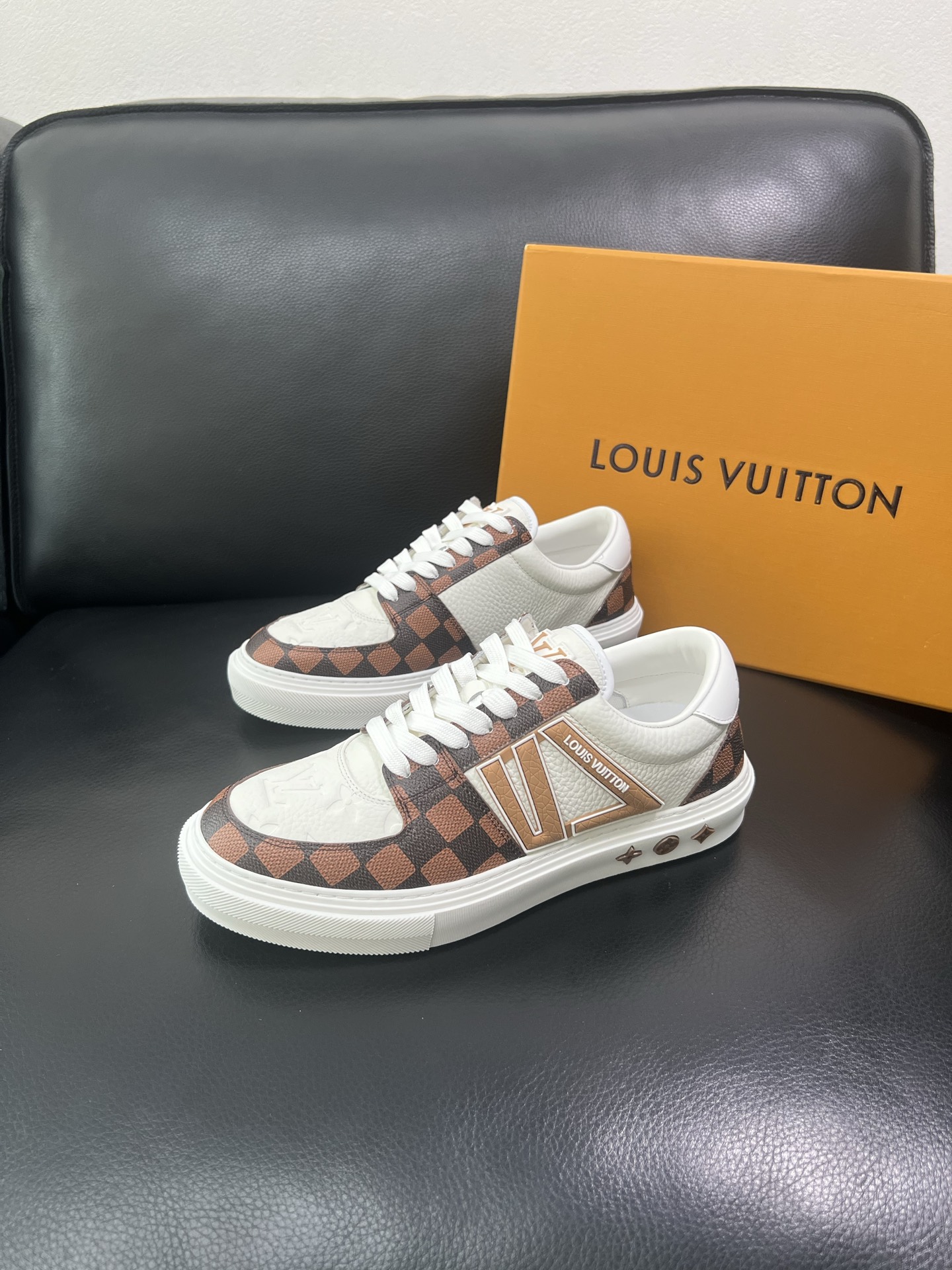 LV 高仿休閒鞋 Damier 格紋拼接白牛皮 男士運動板鞋｜歐美奢侈品精品推薦