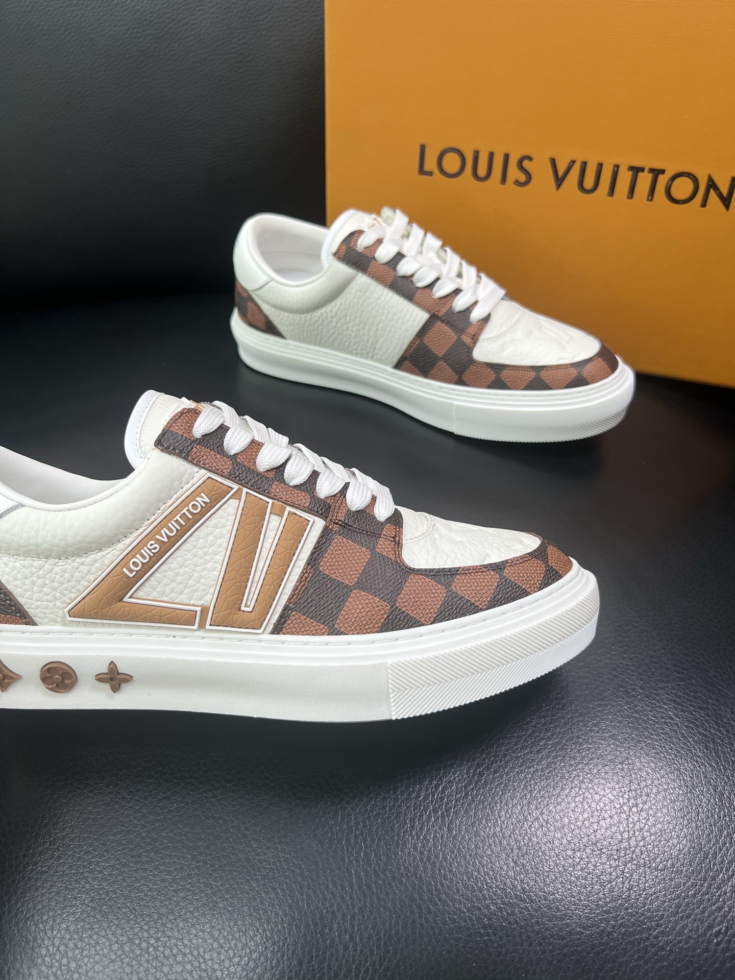 LV 高仿休閒鞋 Damier 格紋拼接白牛皮 男士運動板鞋｜歐美奢侈品精品推薦