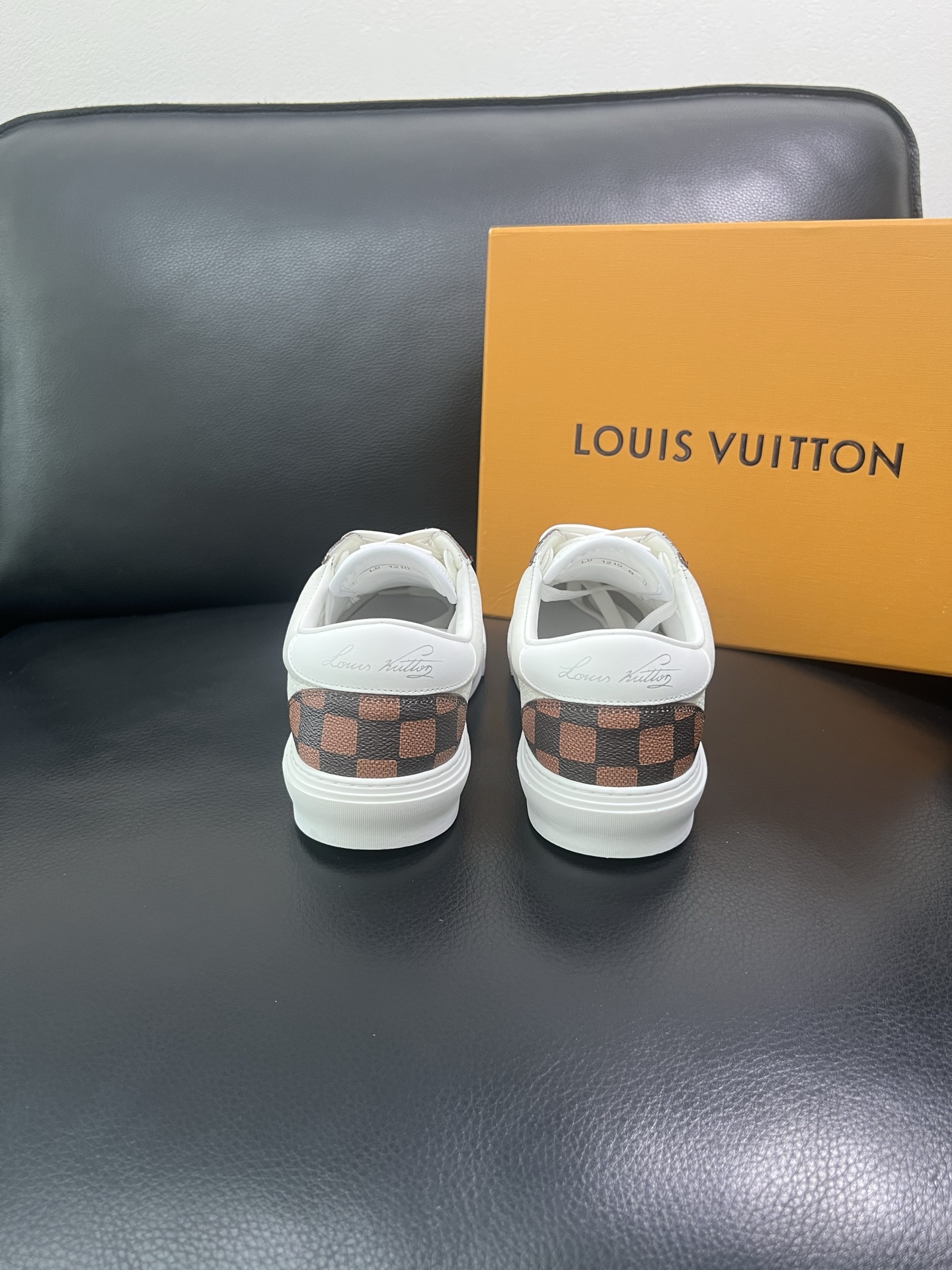 LV 高仿休閒鞋 Damier 格紋拼接白牛皮 男士運動板鞋｜歐美奢侈品精品推薦