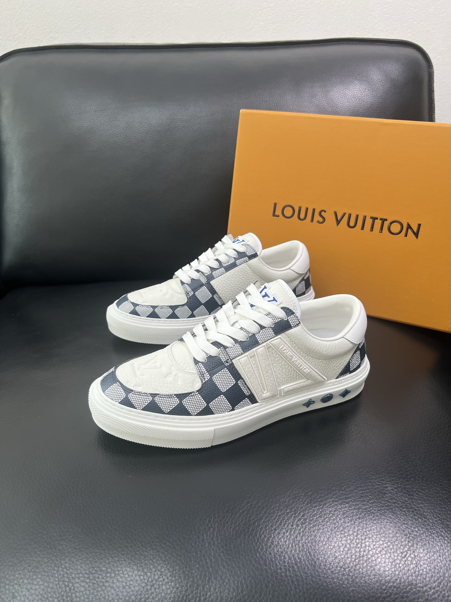 LV 高仿休閒鞋 Damier 藍白格紋 男士時尚板鞋｜歐美奢侈品精品推薦