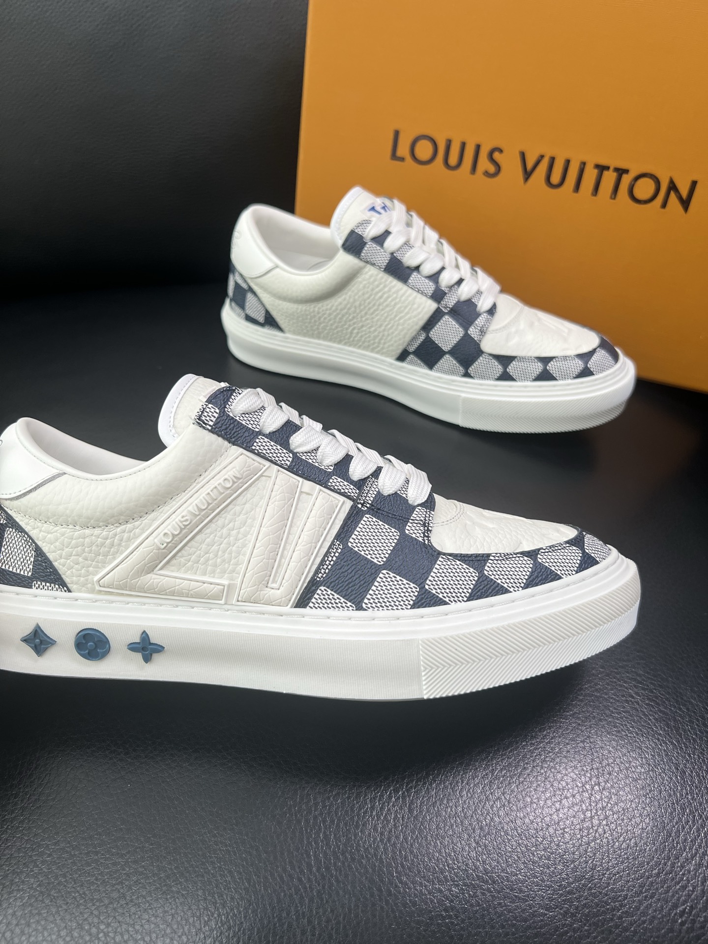 LV 高仿休閒鞋 Damier 藍白格紋 男士時尚板鞋｜歐美奢侈品精品推薦