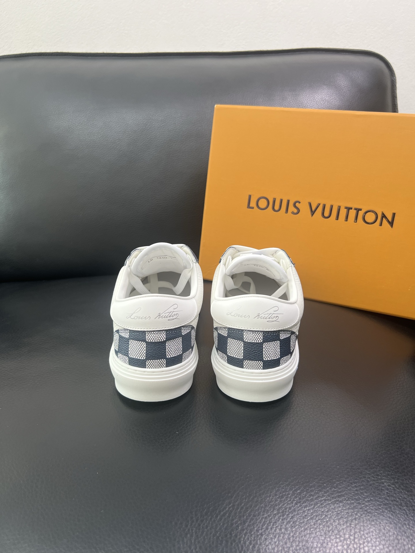 LV 高仿休閒鞋 Damier 藍白格紋 男士時尚板鞋｜歐美奢侈品精品推薦