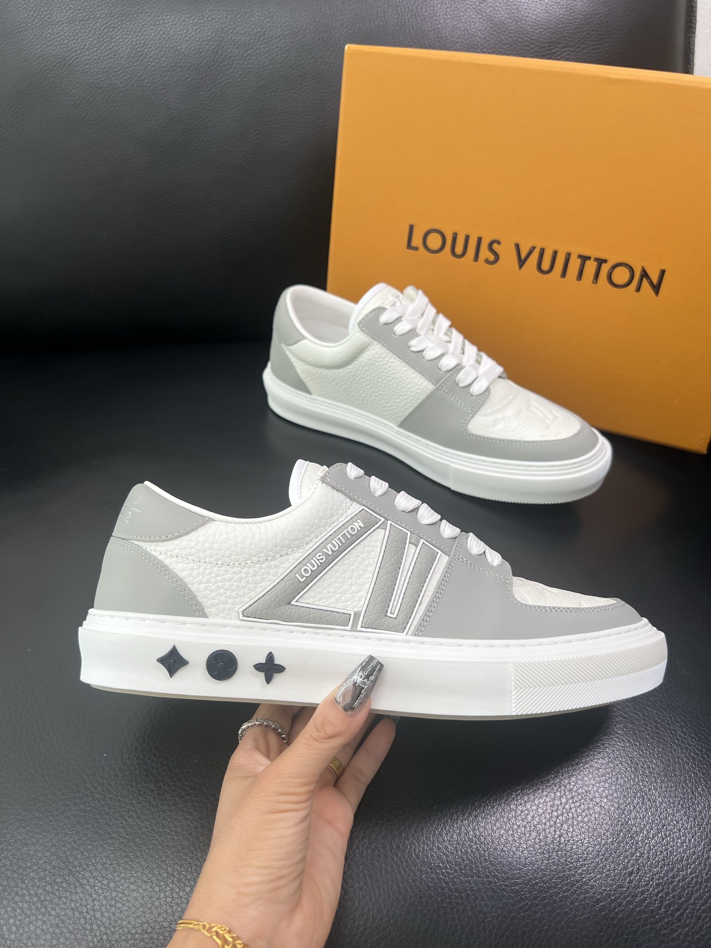 LV 精品仿製休閒鞋 灰白拼接 男士低筒運動板鞋｜歐美奢侈品精品推薦