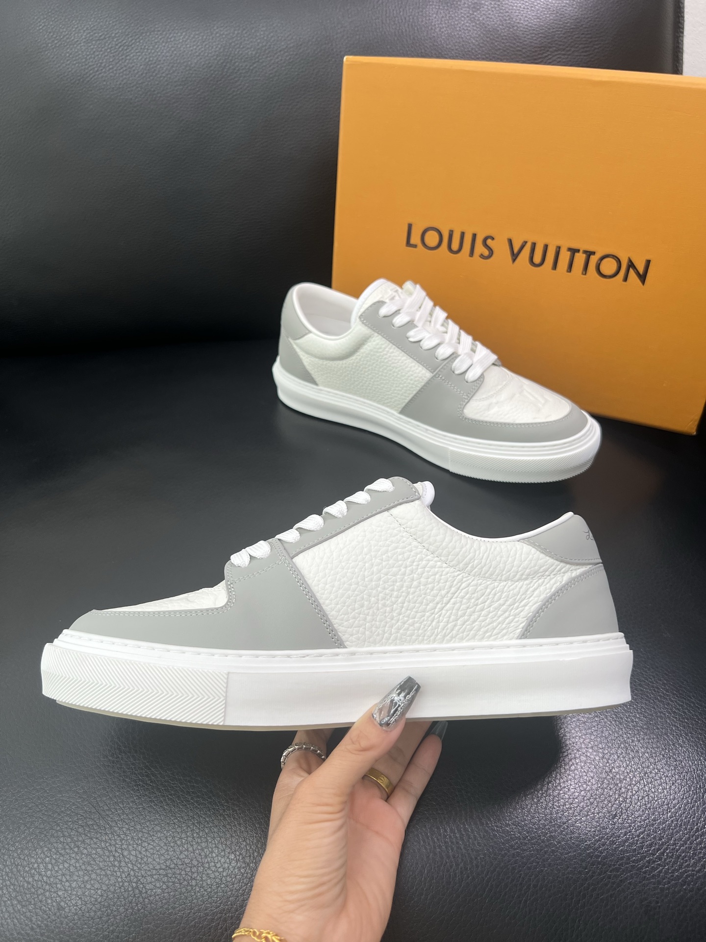 LV 精品仿製休閒鞋 灰白拼接 男士低筒運動板鞋｜歐美奢侈品精品推薦