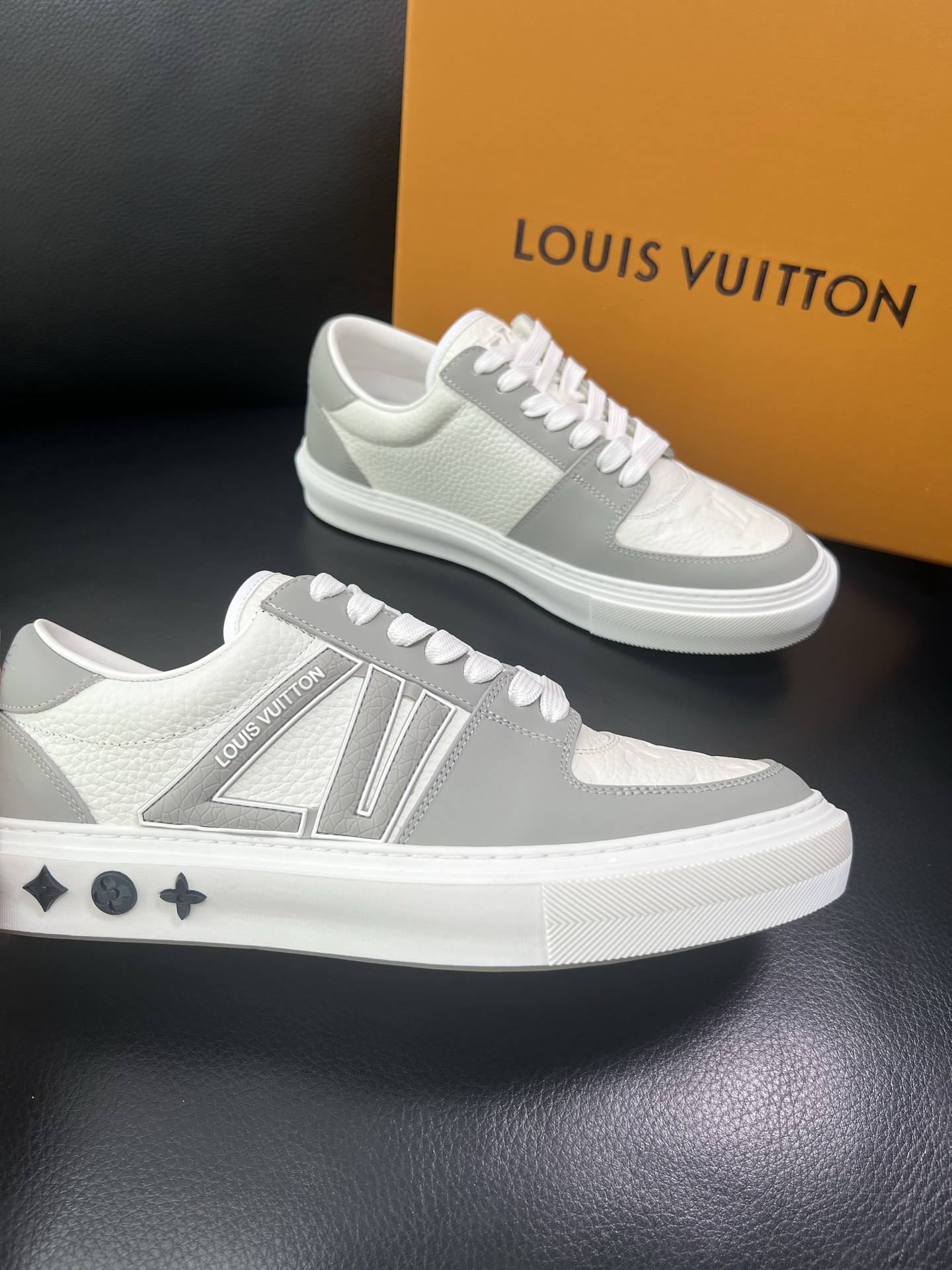 LV 精品仿製休閒鞋 灰白拼接 男士低筒運動板鞋｜歐美奢侈品精品推薦