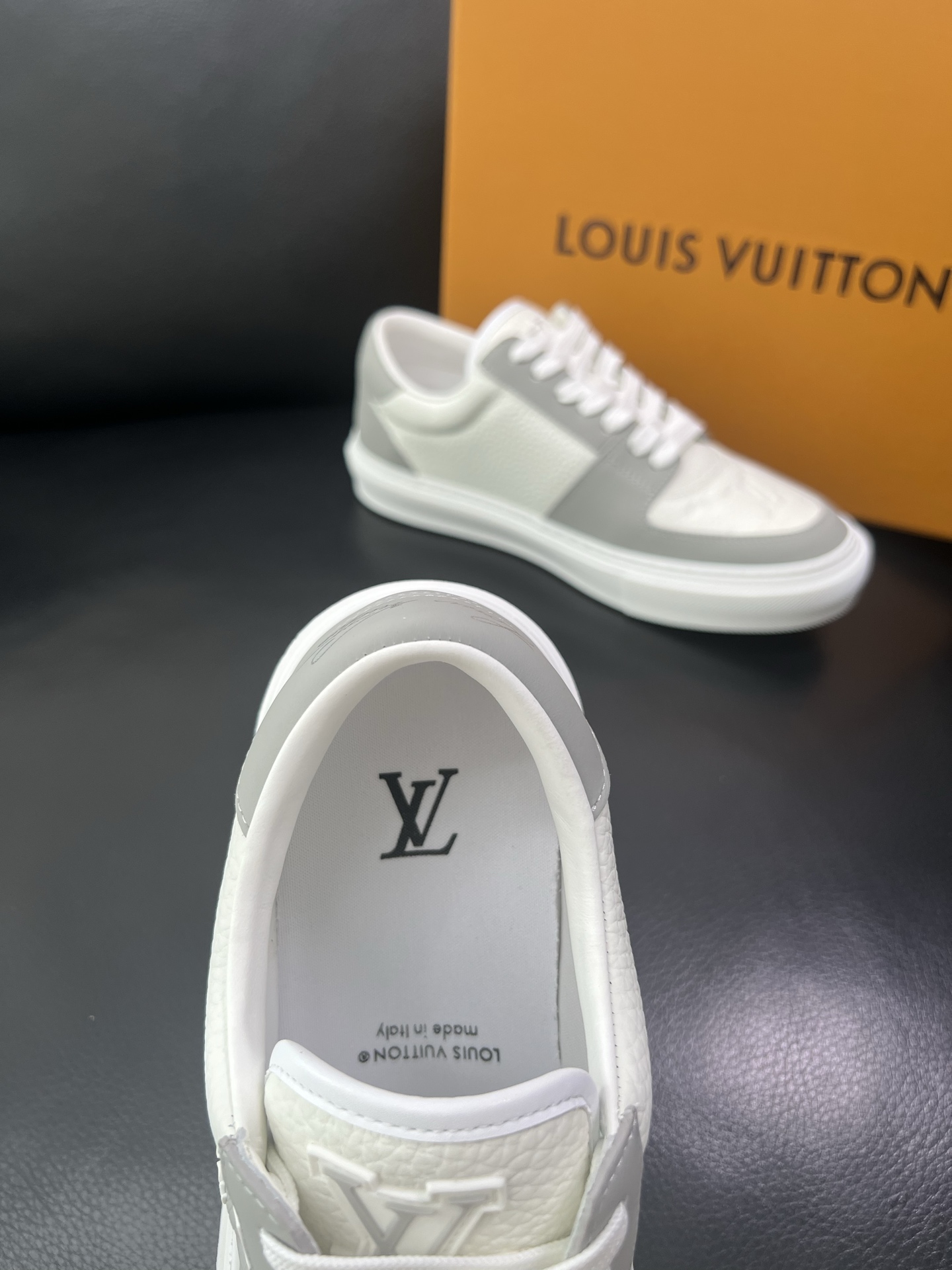 LV 精品仿製休閒鞋 灰白拼接 男士低筒運動板鞋｜歐美奢侈品精品推薦