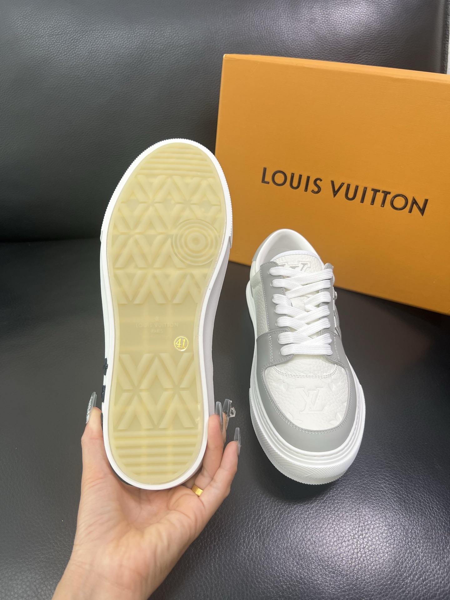 LV 精品仿製休閒鞋 灰白拼接 男士低筒運動板鞋｜歐美奢侈品精品推薦