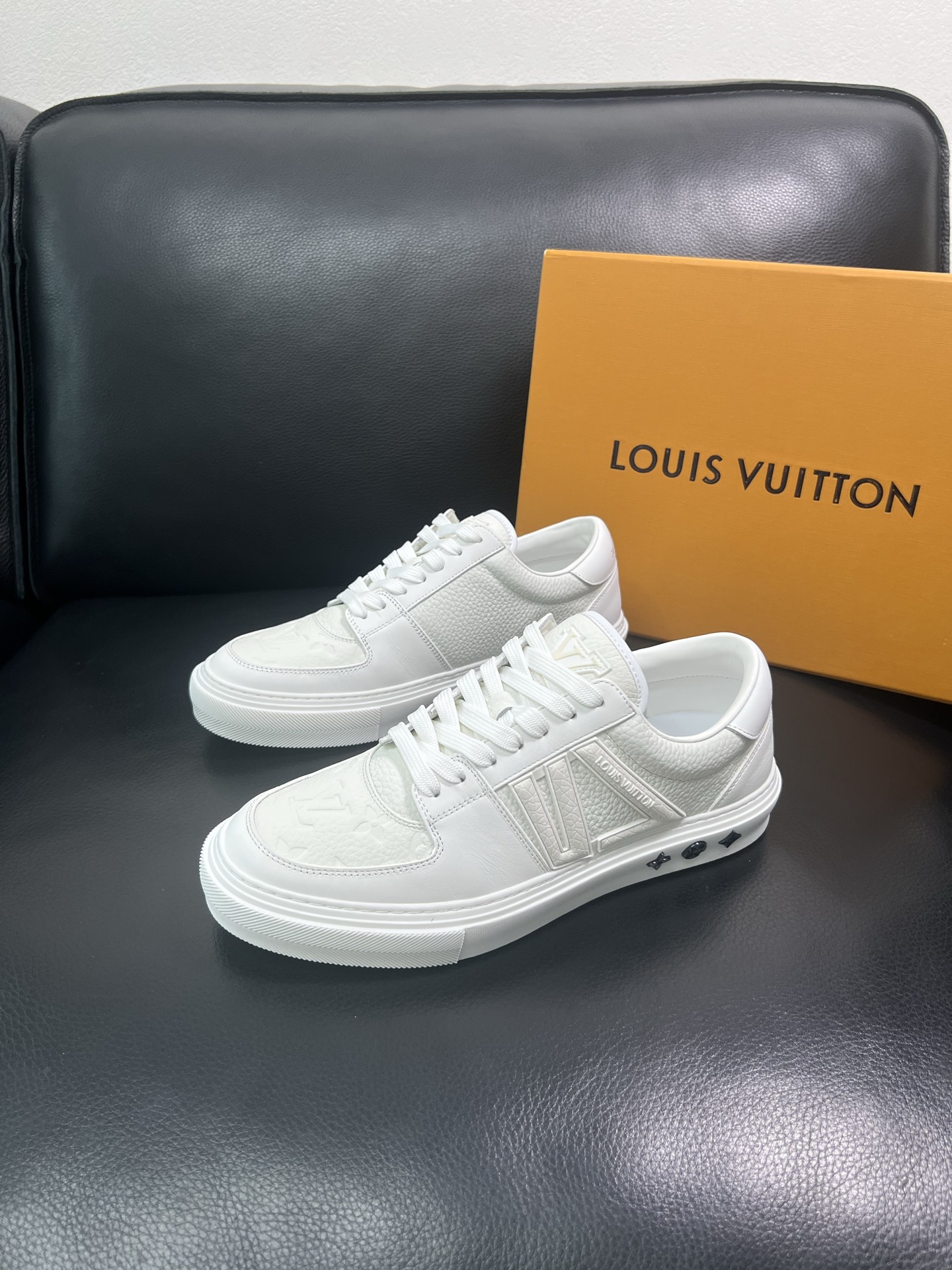 LV 高仿純白休閒鞋 男士低筒板鞋 百搭潮流款｜歐美奢侈品精品推薦