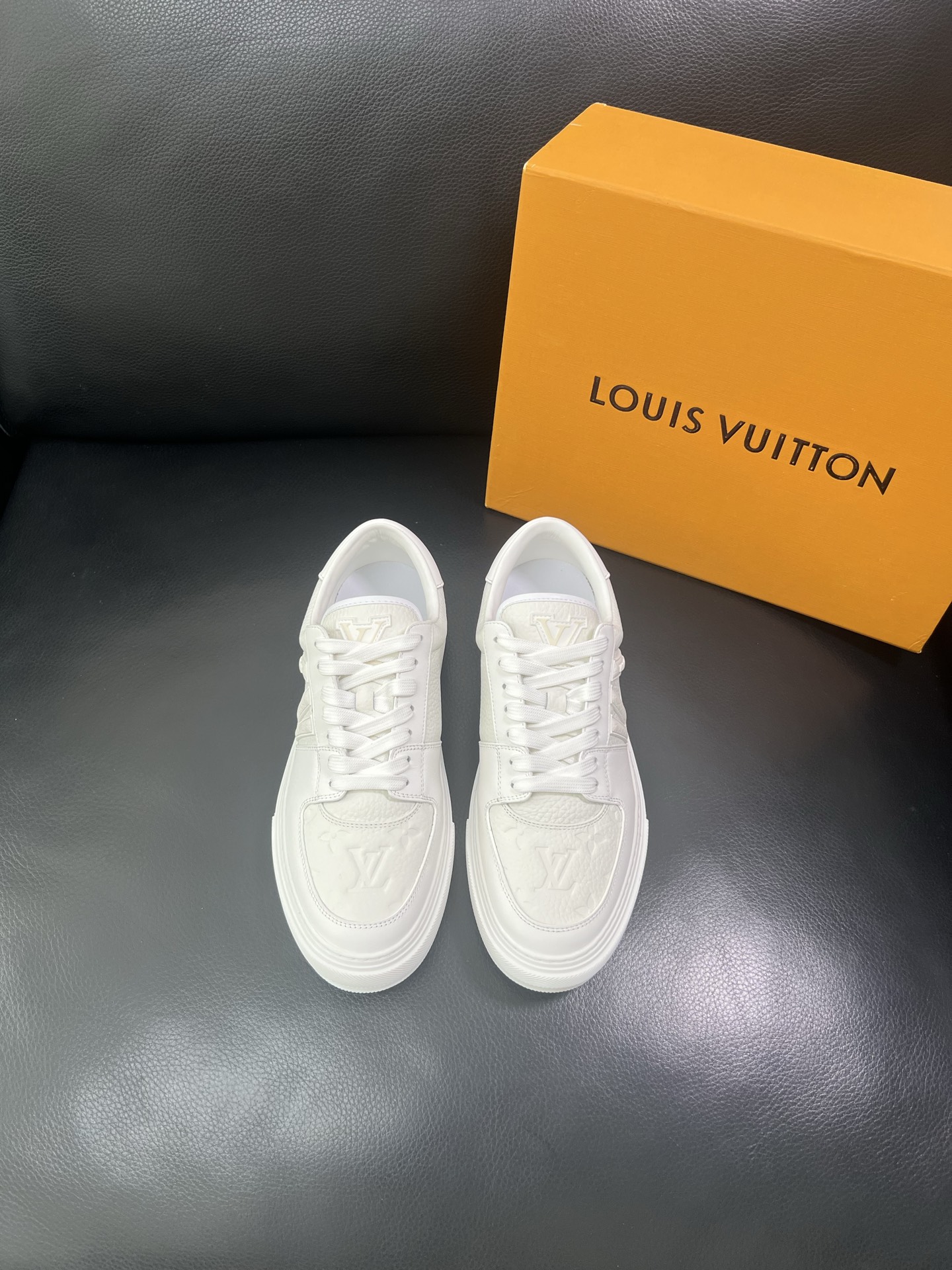 LV 高仿純白休閒鞋 男士低筒板鞋 百搭潮流款｜歐美奢侈品精品推薦