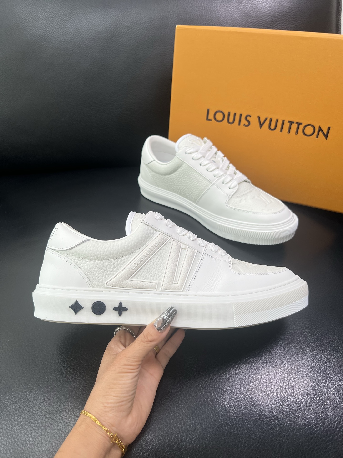 LV 高仿純白休閒鞋 男士低筒板鞋 百搭潮流款｜歐美奢侈品精品推薦